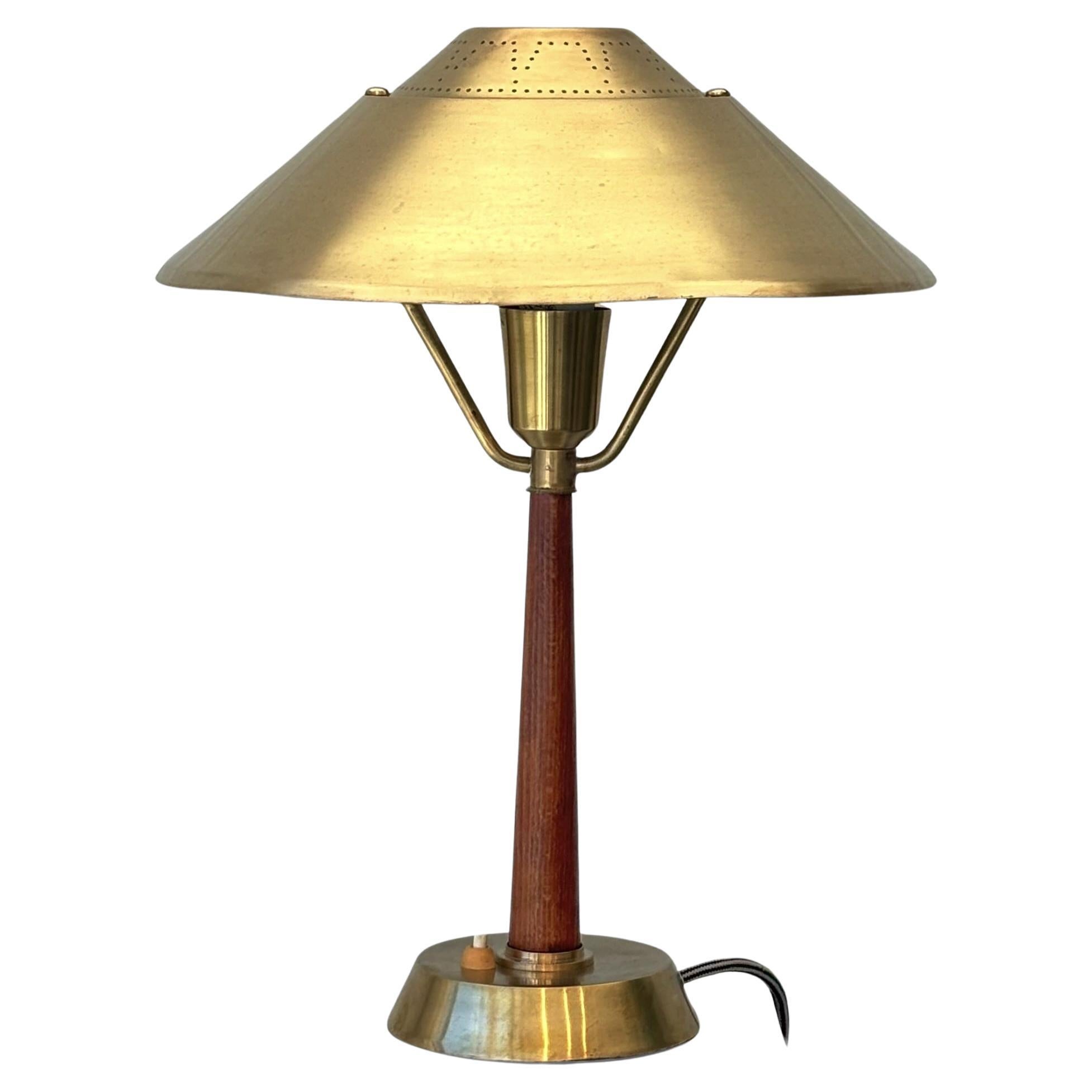 E. Hansson & Co, Malmö, lampe de table 568, milieu du siècle, laiton, Suède, années 1940 en vente