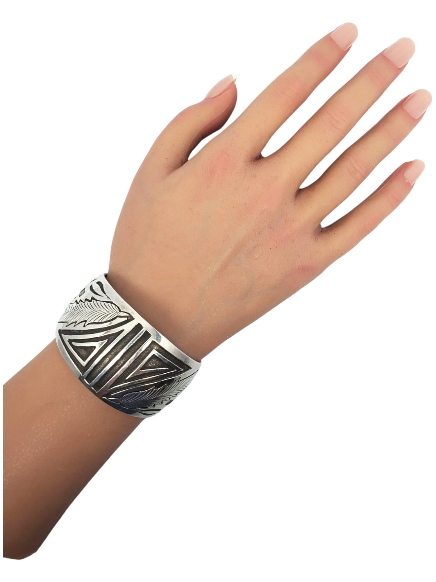 E. Harvey Sterling Silver Native American Cuff Bracelet #21434 Bon état à Washington Depot, CT