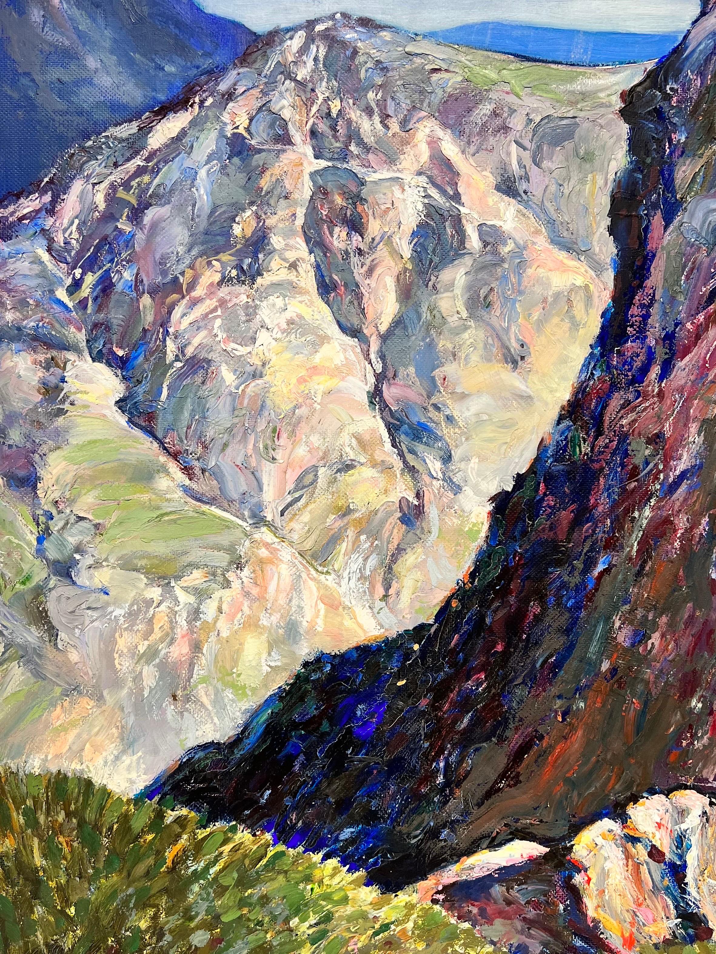 Drammatica vista rocciosa della catena montuosa del Distretto dei Laghi, colori bellissimi Olio del 1950 - Painting di E. Johnson