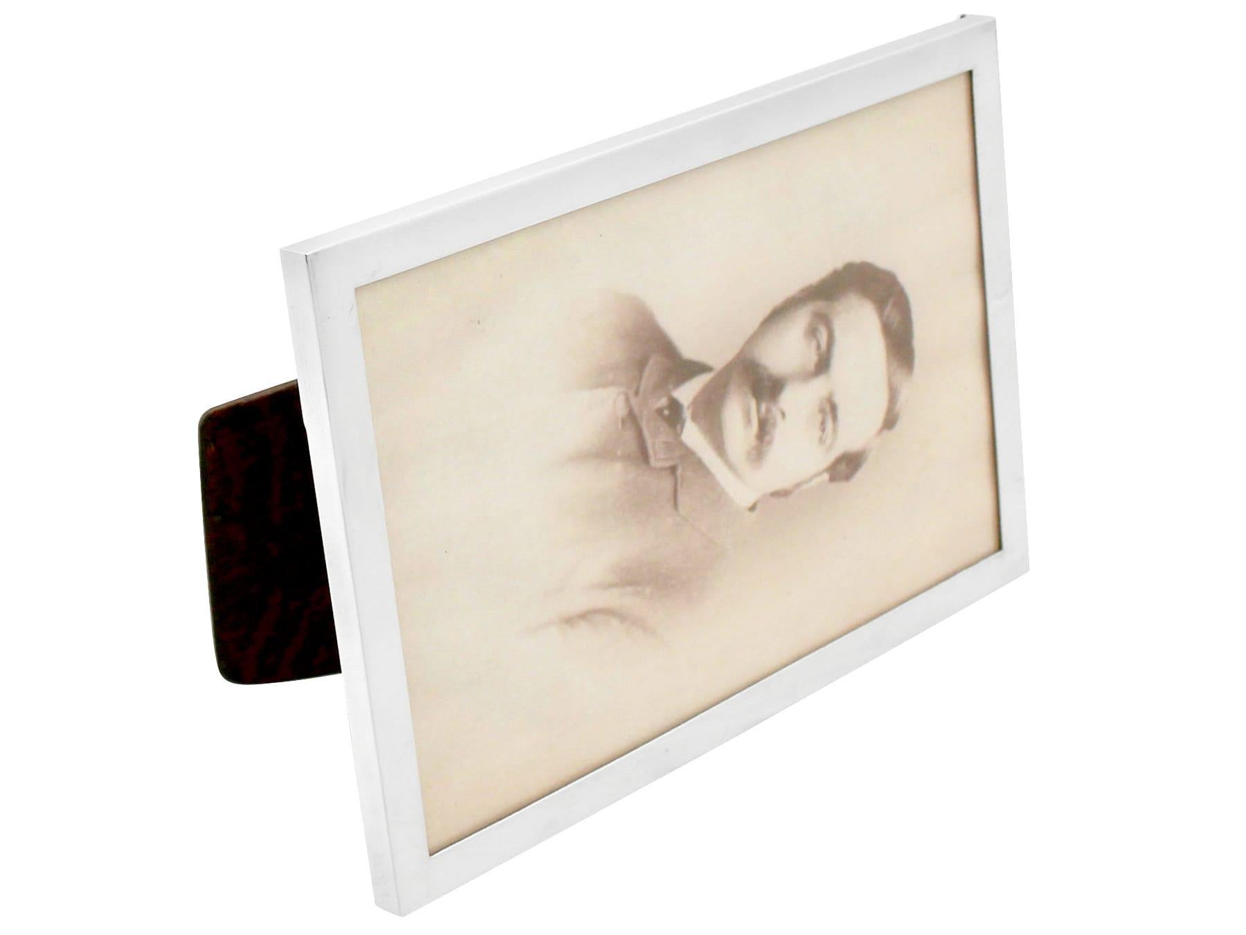 A fine and impressive vintage George VI English sterling silver photograph frame; an addition to our collection of ornamental silverware.

This exceptional vintage George VI sterling silver photograph frame has a plain rectangular form.

The