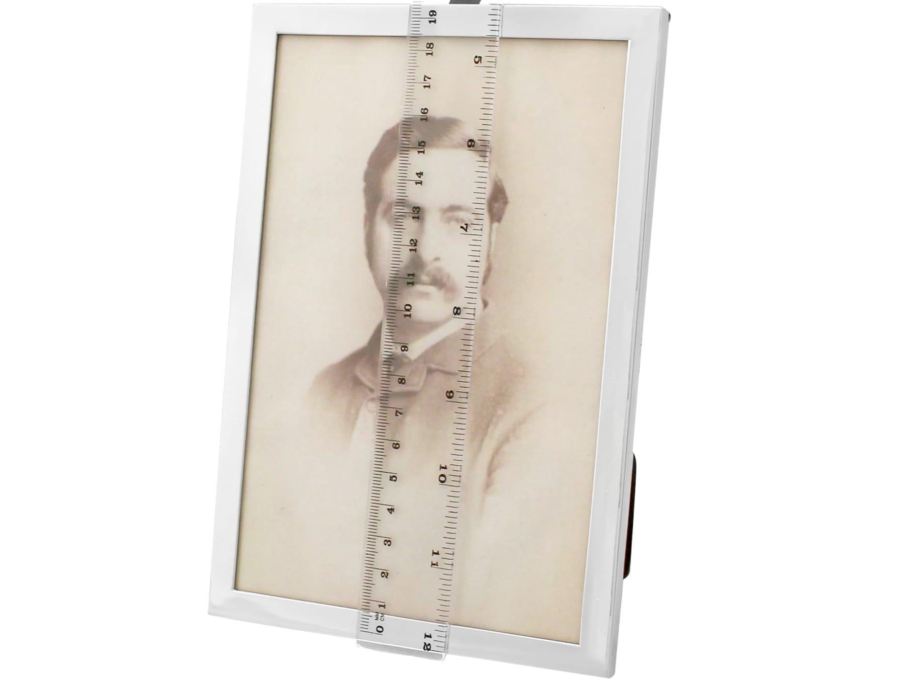 Early 20th Century E Mander & Son Vintage Sterling Silver Photograph Frame For Sale
