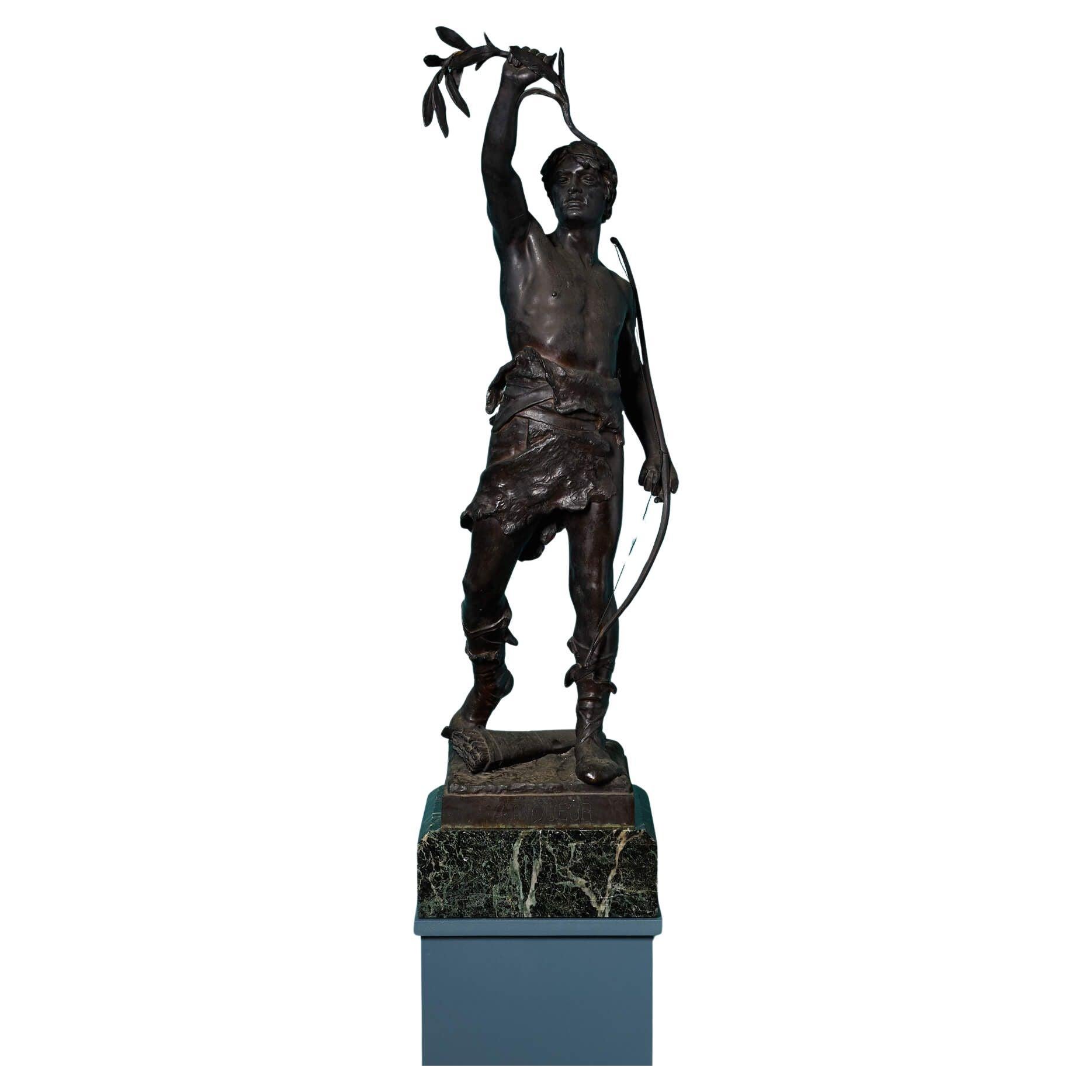 E. Marioton (1857-1933) Figure en bronze "Vainqueur" sur socle en marbre