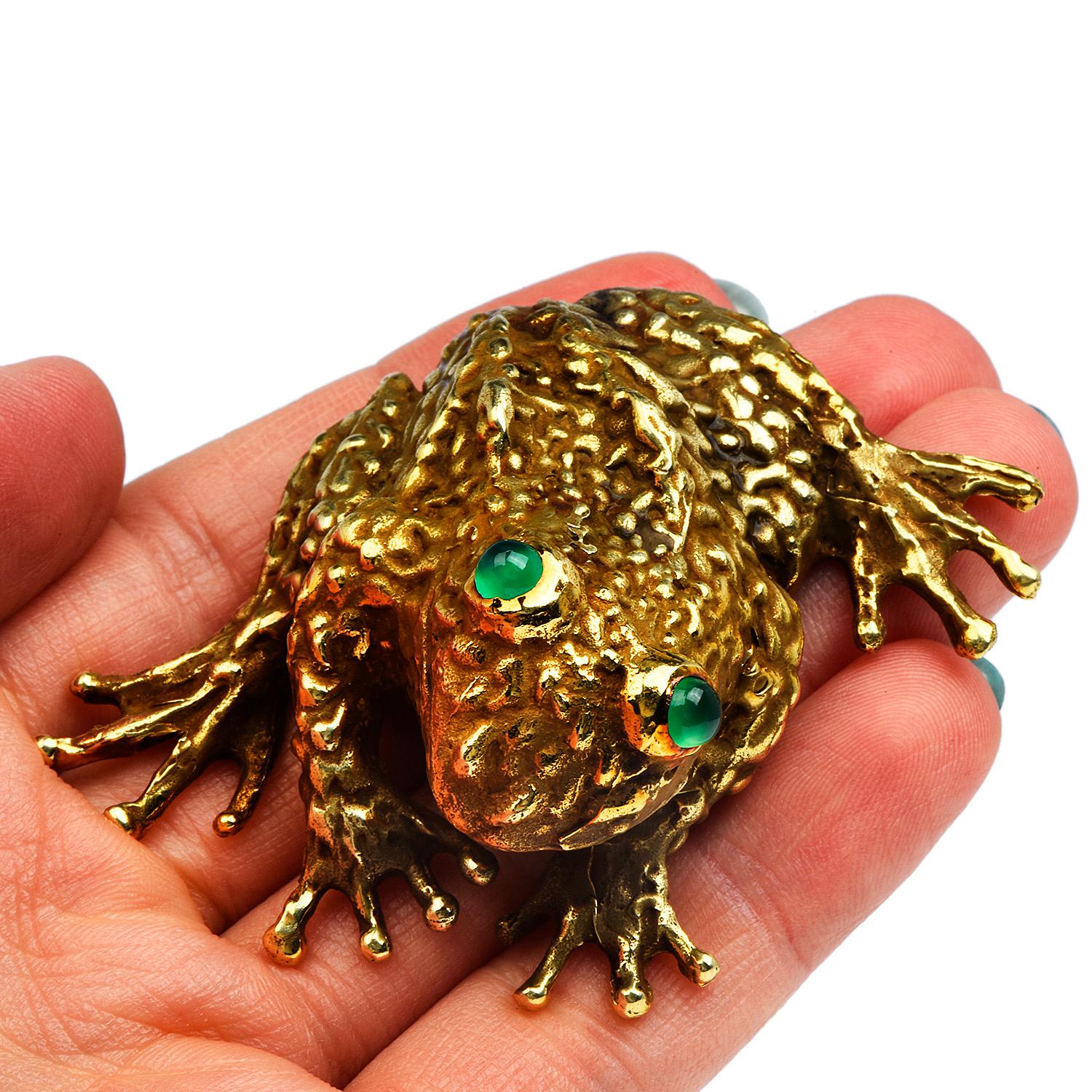 Retro E. Pearl Emerald 18K Yellow Gold Large Frog Brooch Pin For Sale