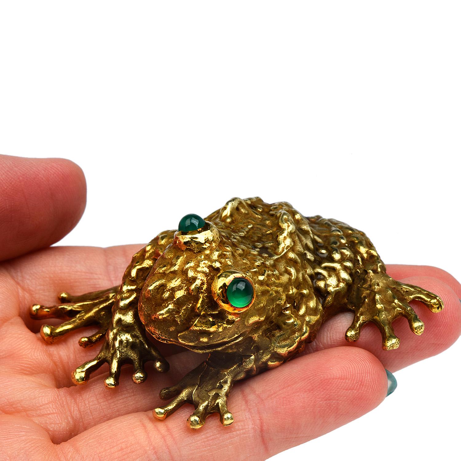 Cabochon E. Pearl Emerald 18K Yellow Gold Large Frog Brooch Pin For Sale