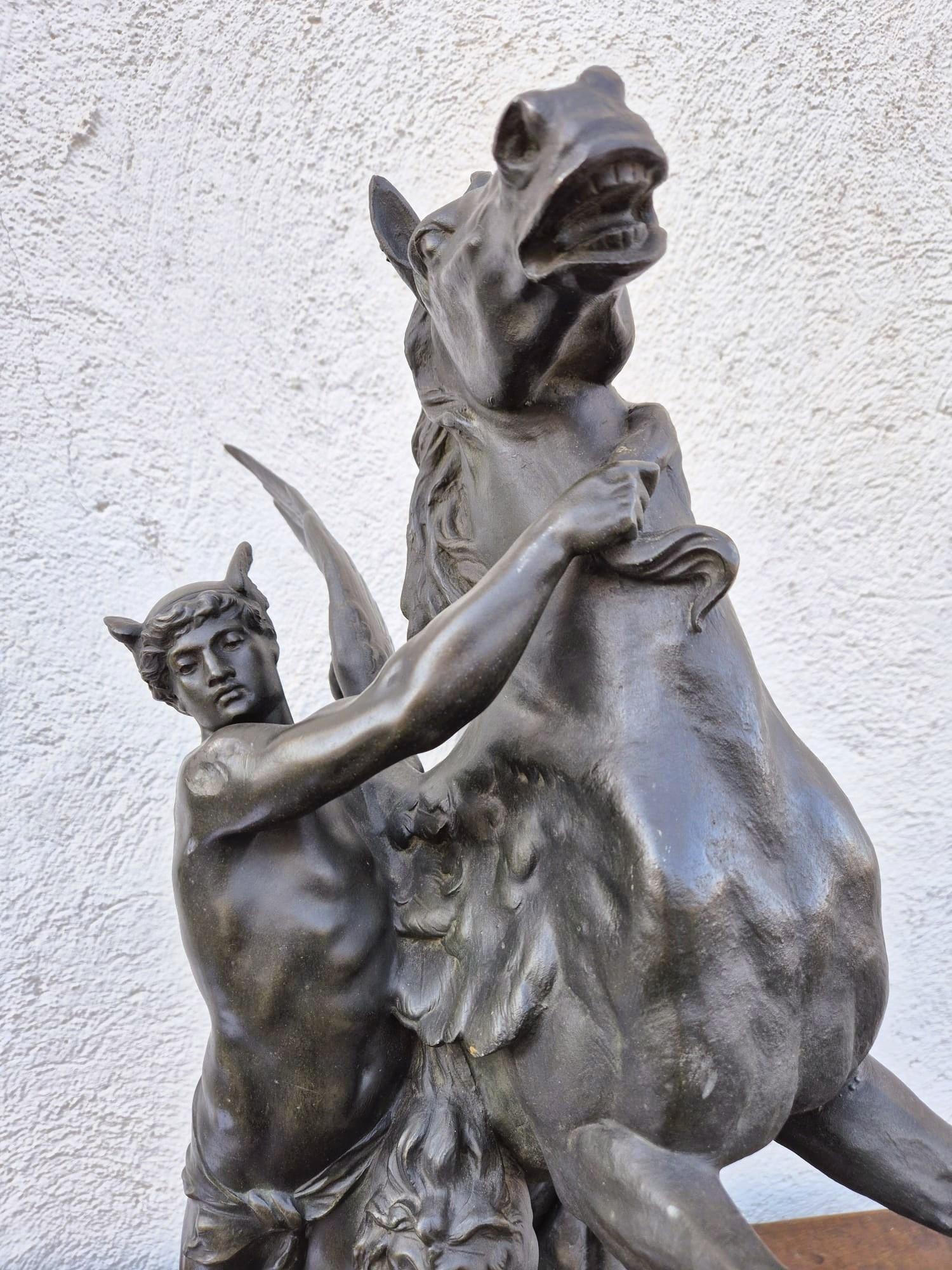 E Picault, Persée ou la naissance de Pegasus, sculpture signée, fin du 19e siècle en vente 3