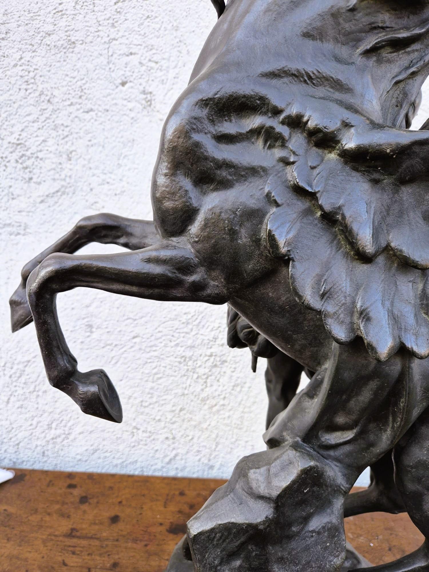 E Picault, Persée ou la naissance de Pegasus, sculpture signée, fin du 19e siècle Bon état - En vente à MARSEILLE, FR