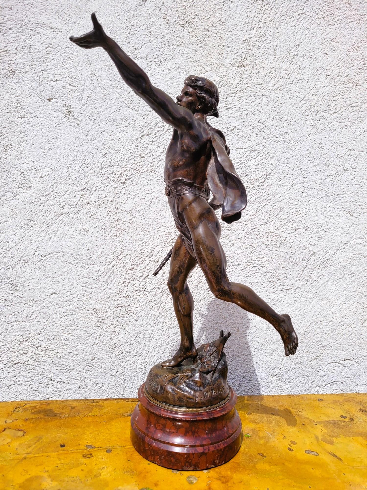 Francese E Picault, Vittoria, scultura in bronzo, fine XIX secolo in vendita