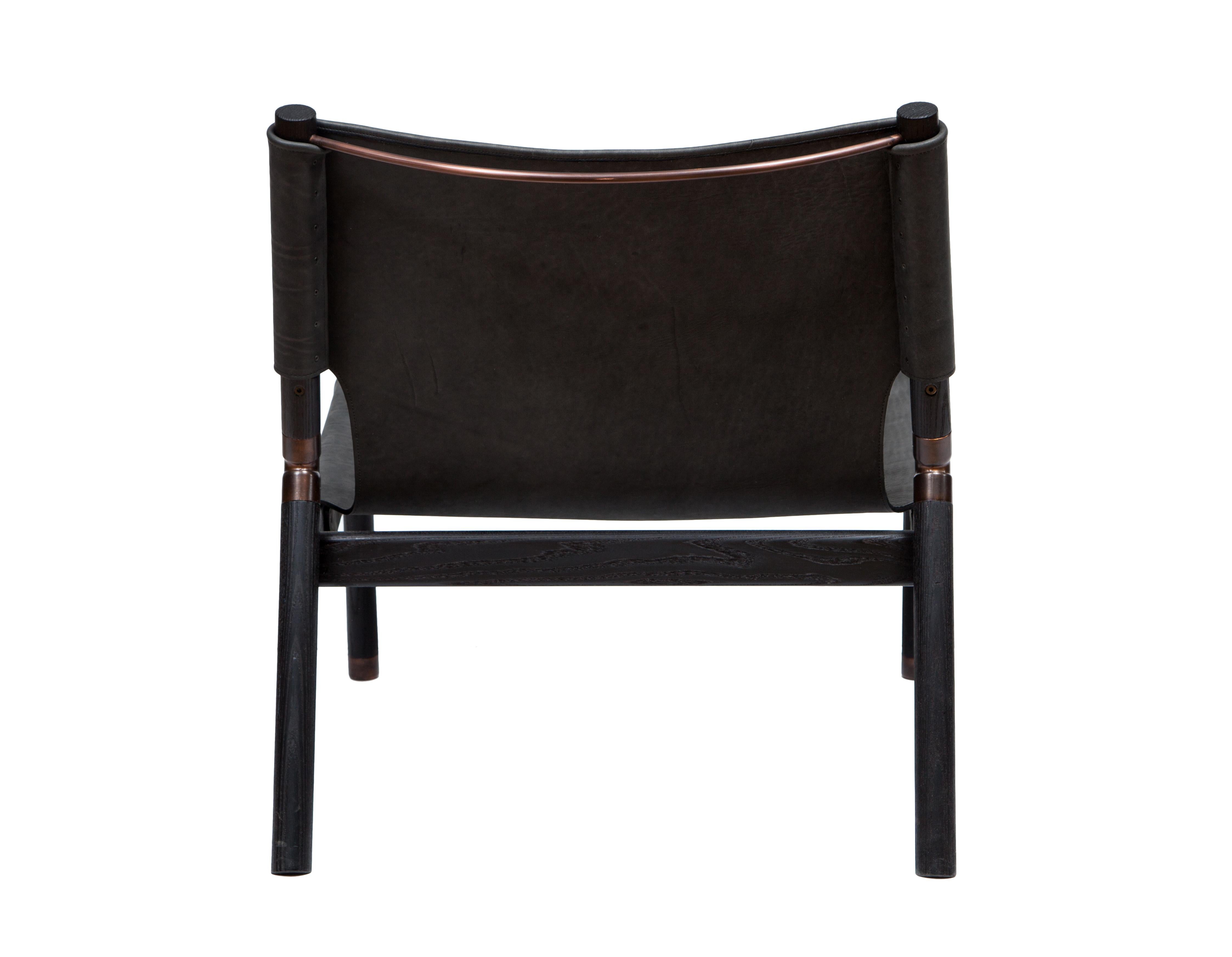 Contemporary EÆ Slung Leather Lounge Chair in Charred Oak For Sale