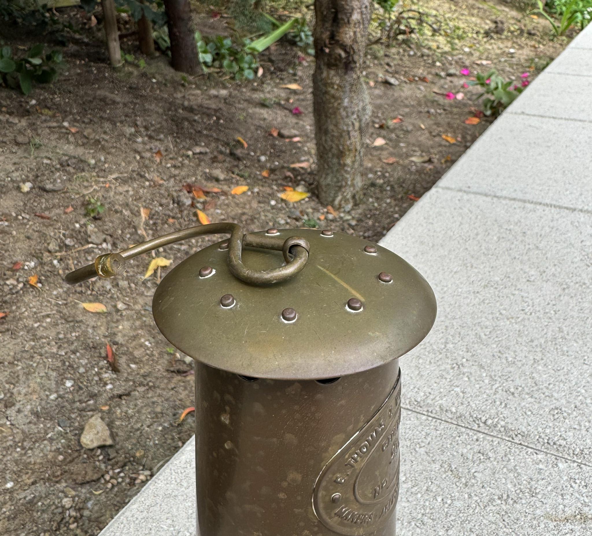 E. Thomas & Williams Brass Minors Lamp, United Kingdom, 1984 In Good Condition For Sale In San Juan Capistrano, CA
