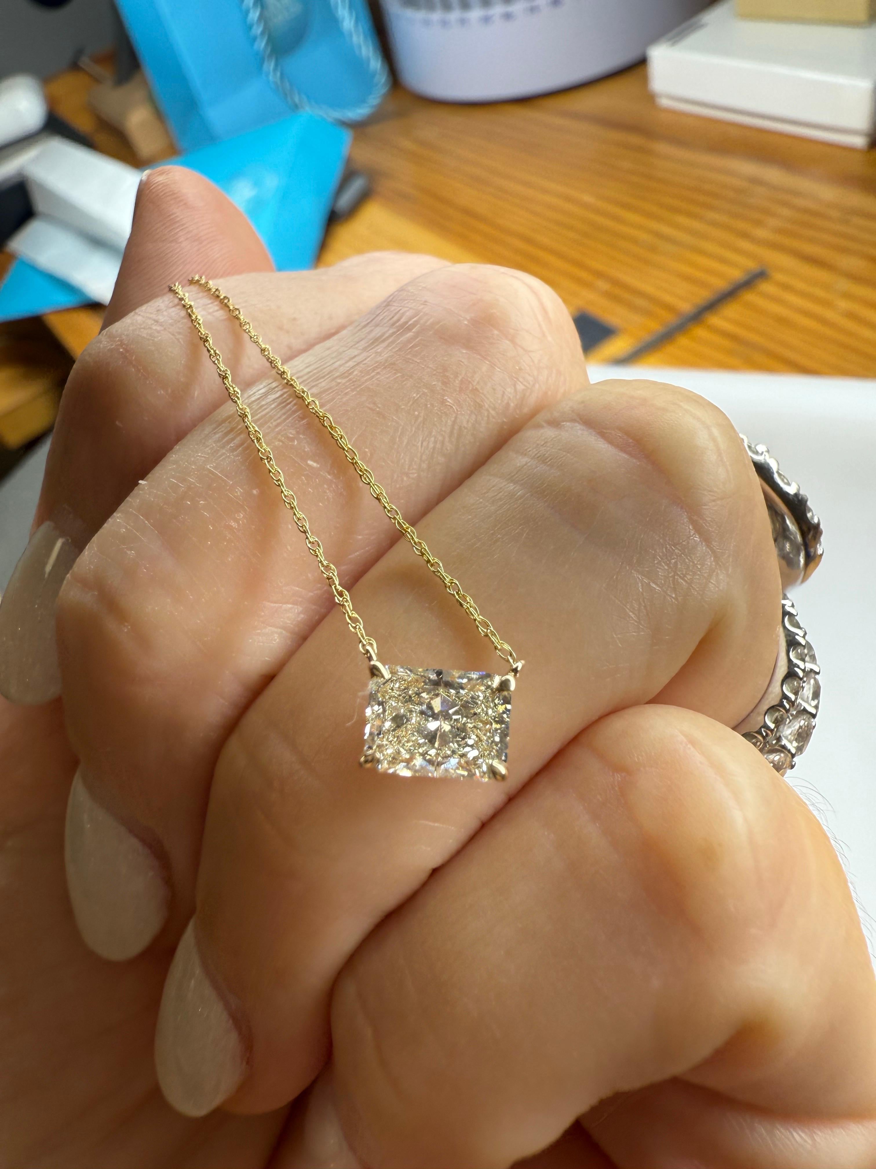 E VS2 Radiant Diamant-Anhänger Halskette 14KT Gelbgold (Radiantschliff) im Angebot