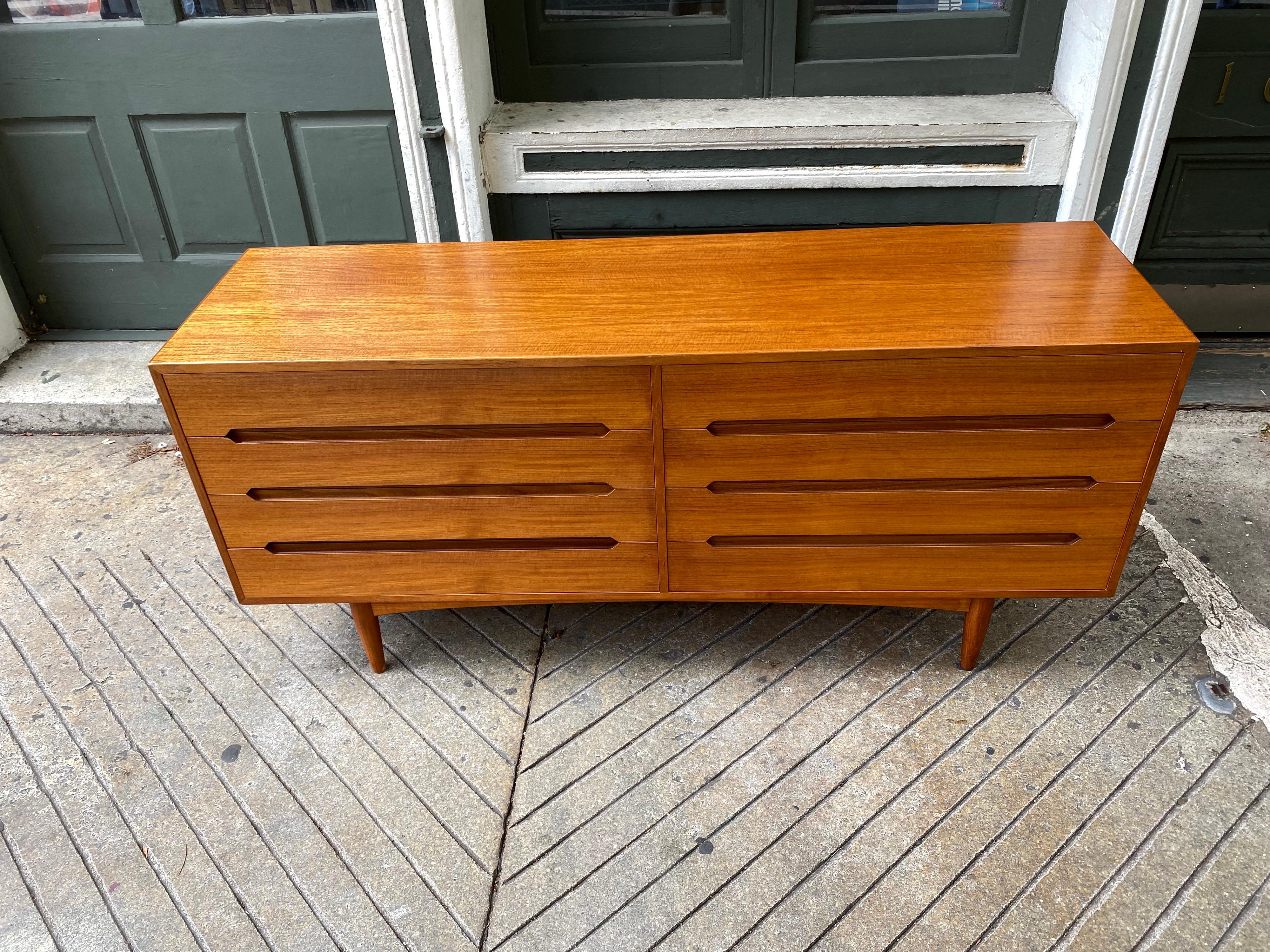 E. W. Bach Danish Teak 8 Drawer Dresser In Good Condition In Philadelphia, PA