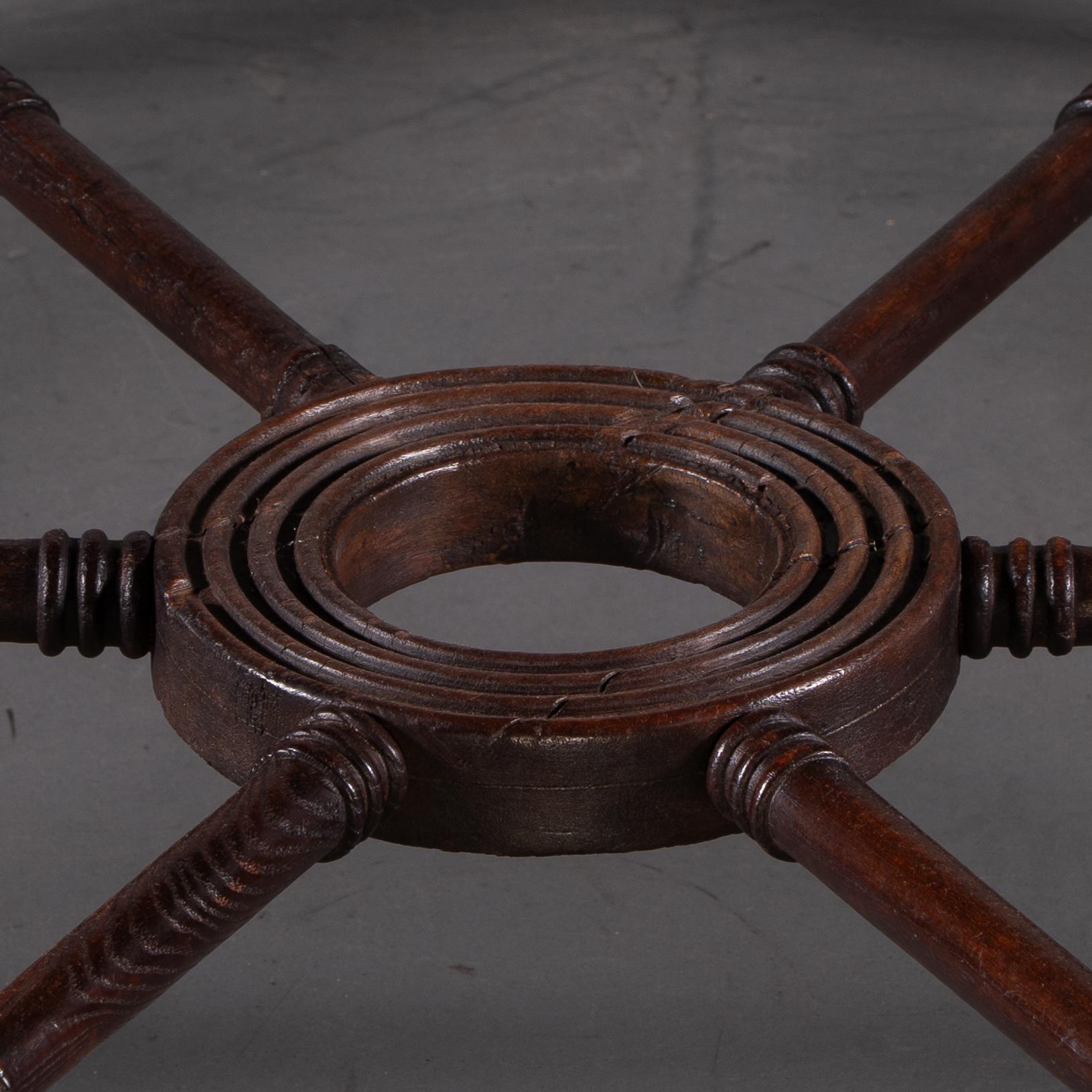 E W Godwin, an Anglo-Japanese Aesthetic Movement walnut centre or dining table For Sale 4