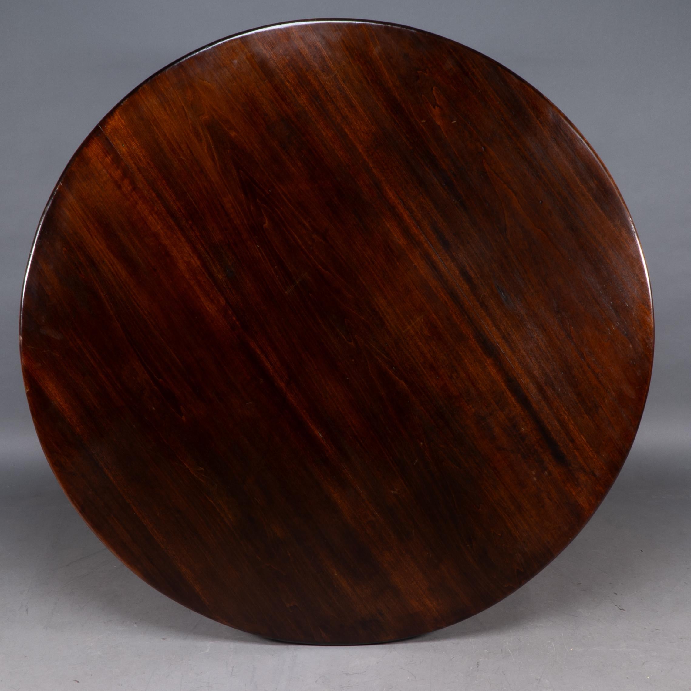 Walnut E W Godwin, an Anglo-Japanese Aesthetic Movement walnut centre or dining table For Sale