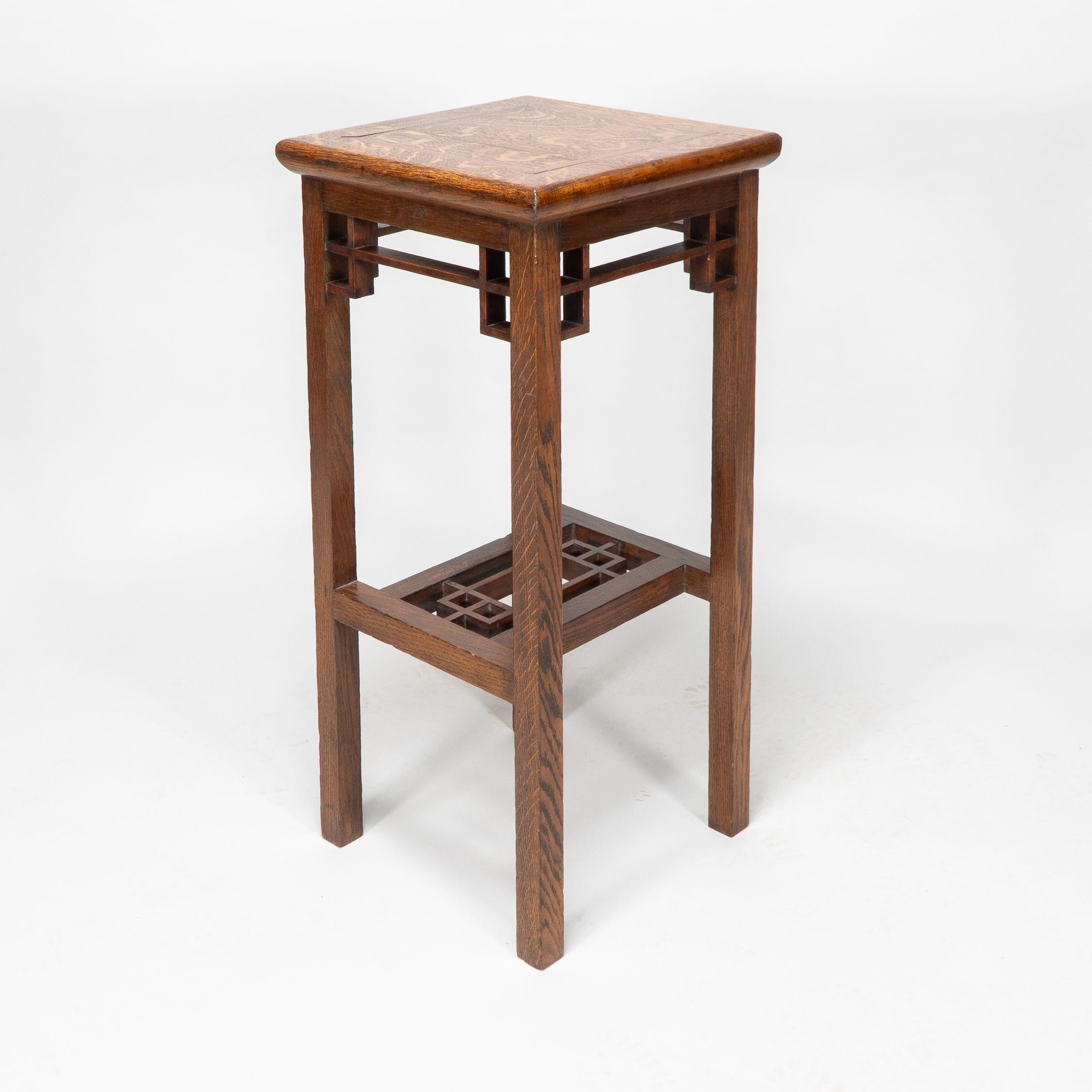 E. W. Godwin. An Anglo-Japanese Oak & Lattice Statue Stand with wide inlaid top In Good Condition For Sale In London, GB