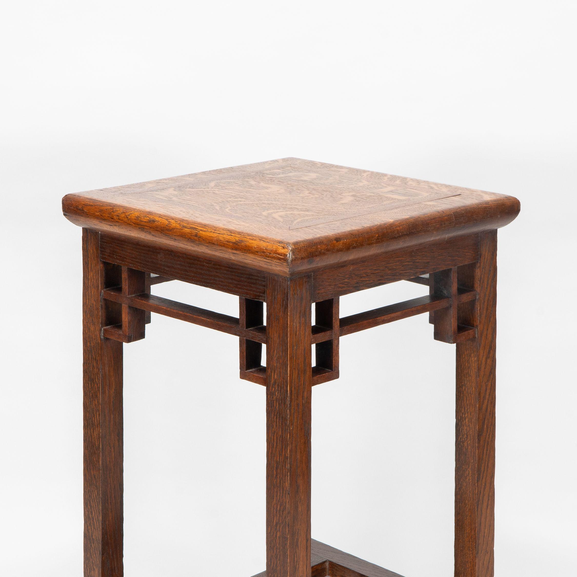 E. W. Godwin. An Anglo-Japanese Oak & Lattice Statue Stand with wide inlaid top For Sale 3