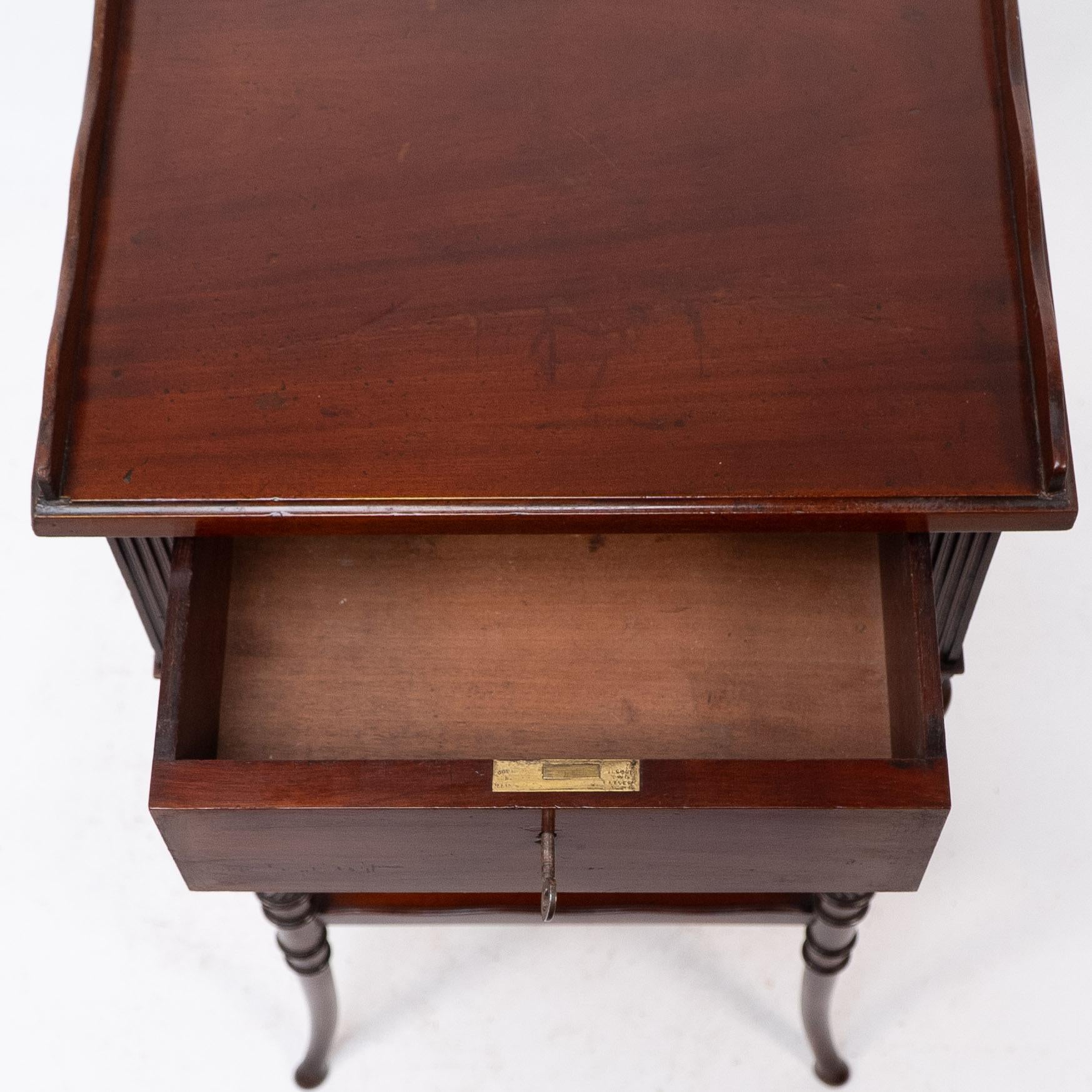 E W Godwin attr, for Collinson & Lock. An Aesthetic Movement mahogany side table For Sale 10
