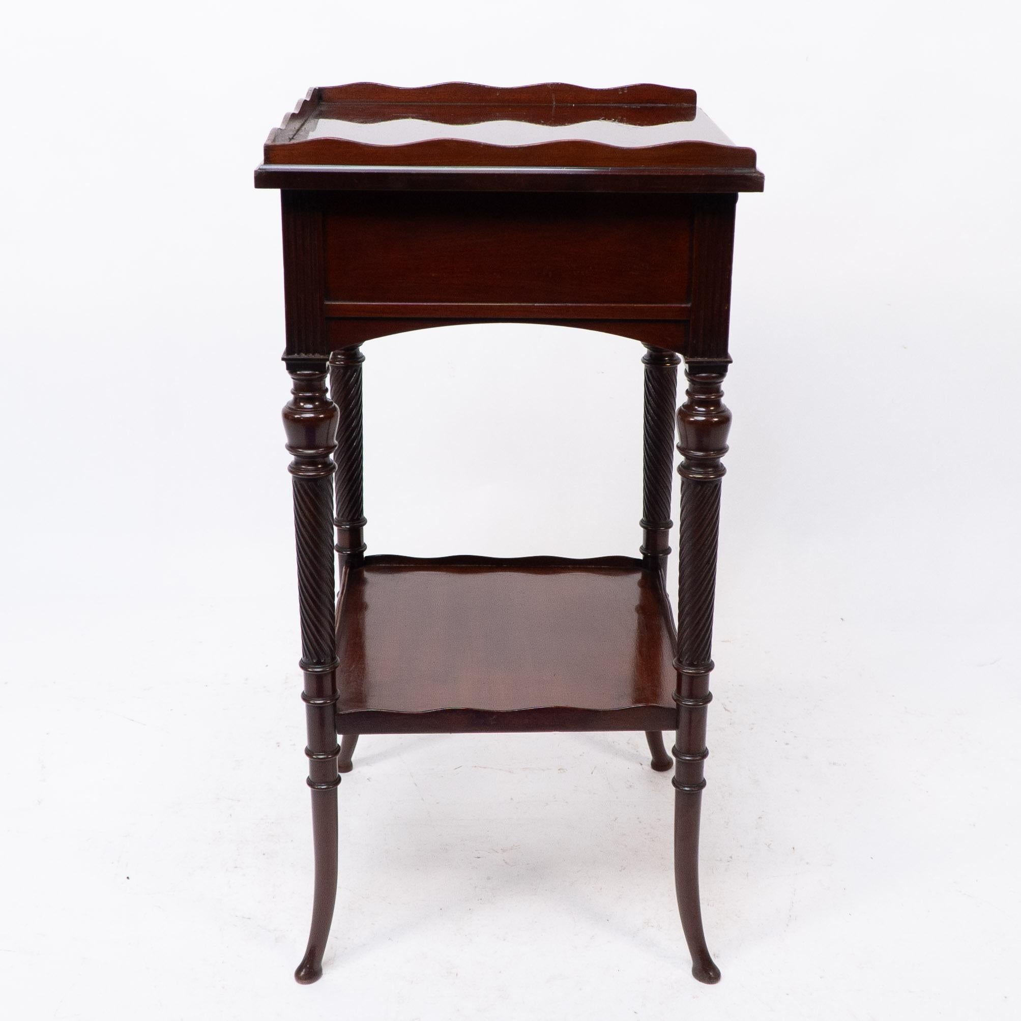 E W Godwin attr, for Collinson & Lock. An Aesthetic Movement mahogany side table In Good Condition For Sale In London, GB