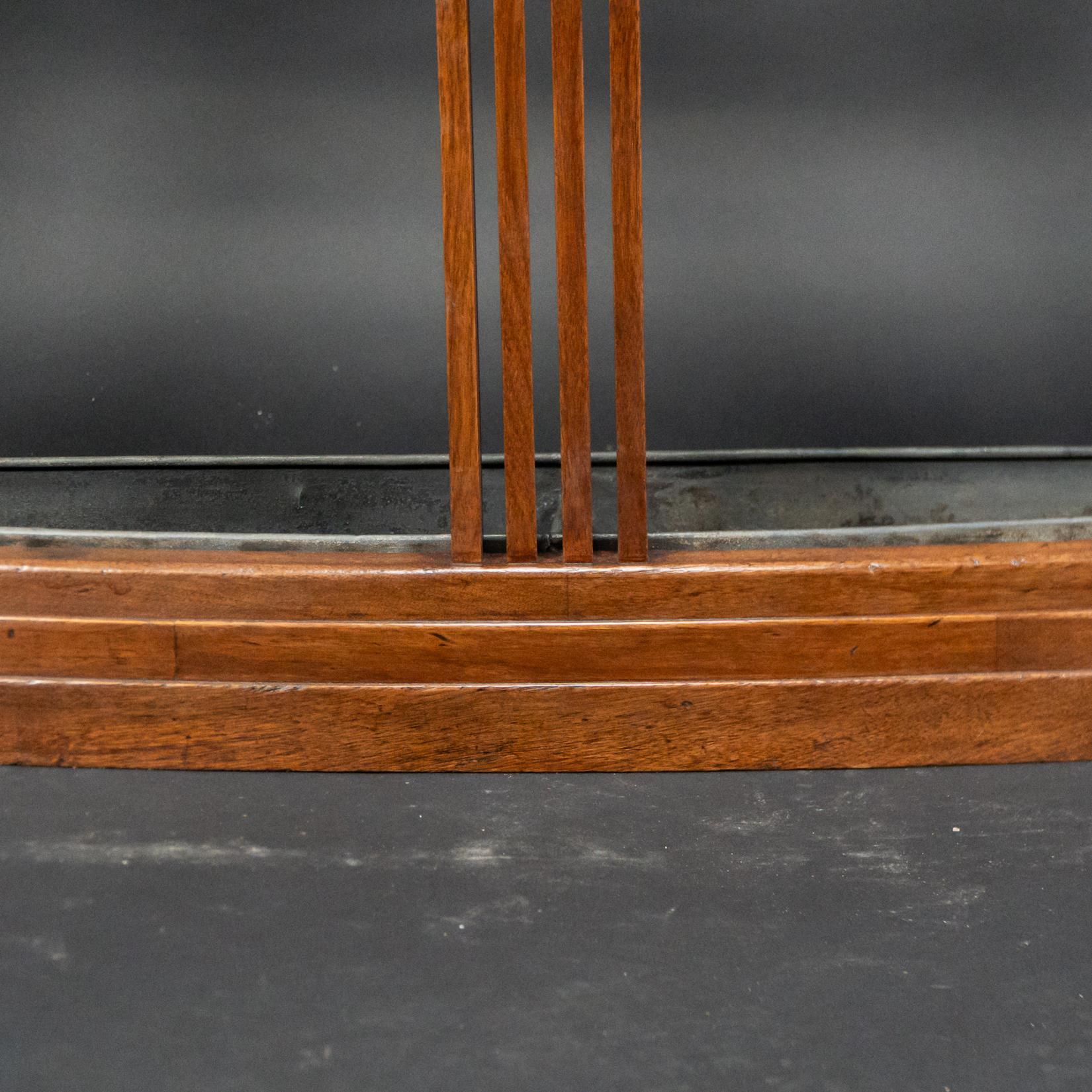 E. W. Godwin, attri. A Slim Aesthetic Movement Schirmständer aus Nussbaumholz mit Stock im Angebot 5