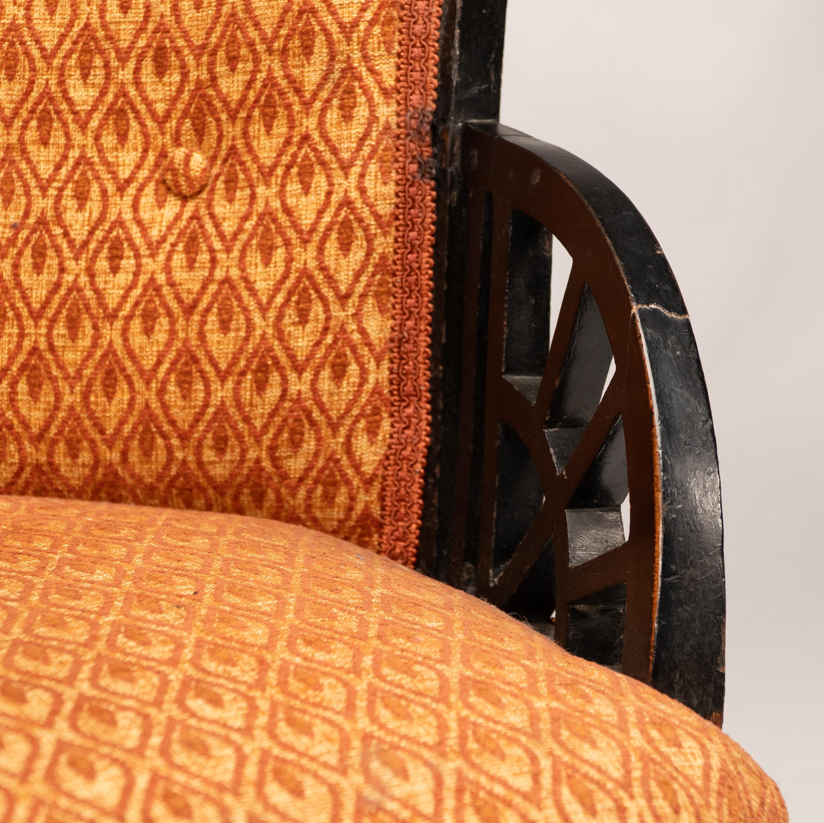 E W Godwin attri. Un sillón circular anglojaponés con brazos en forma de abanico en venta 5