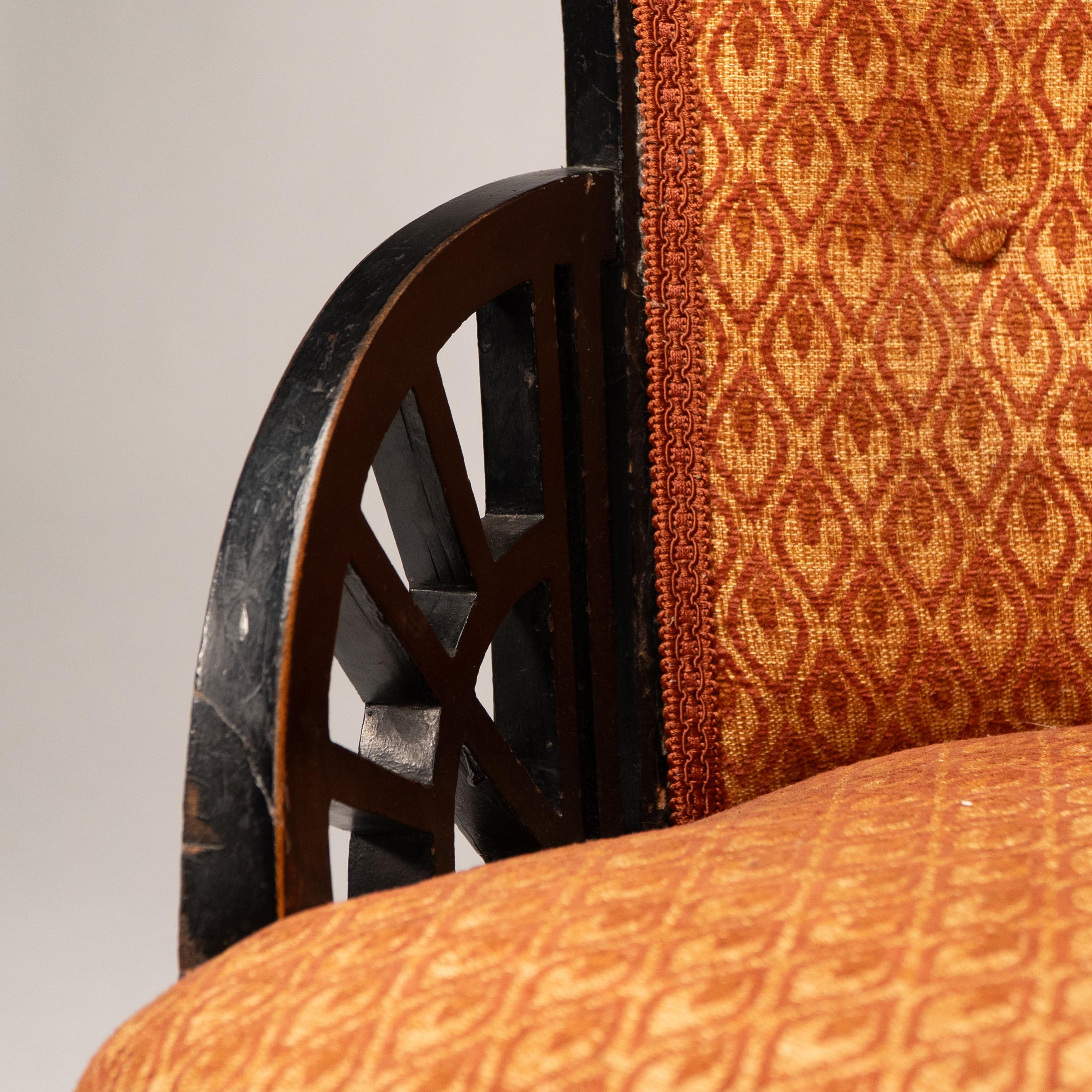 E W Godwin attri. Un sillón circular anglojaponés con brazos en forma de abanico en venta 7