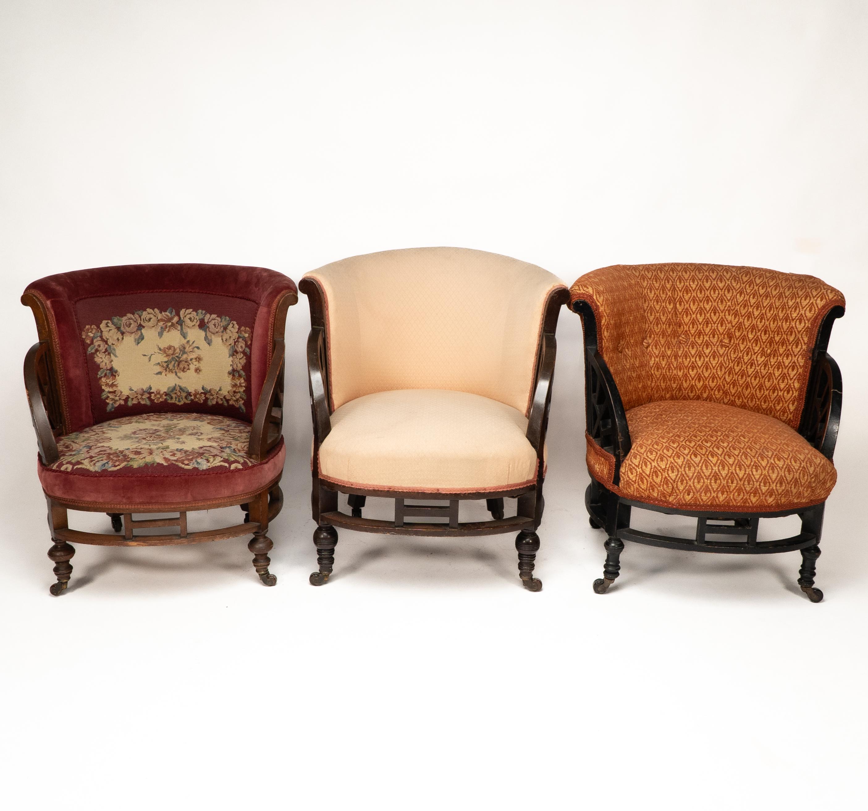 E W Godwin attri. Un sillón circular anglojaponés con brazos en forma de abanico en venta 13
