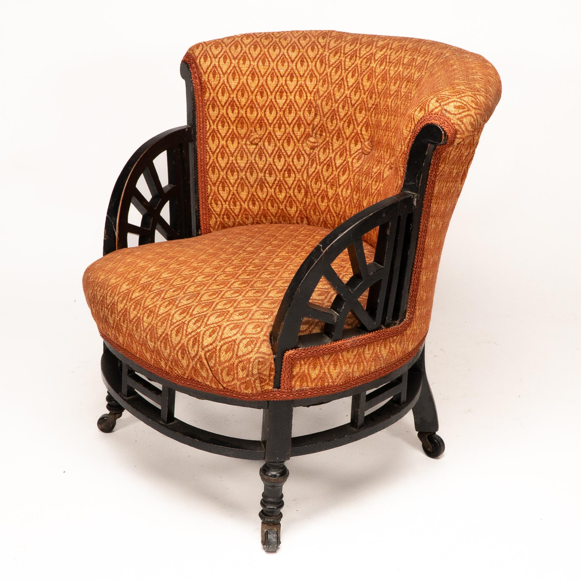 E W Godwin attri. Un sillón circular anglojaponés con brazos en forma de abanico Anglojaponés en venta