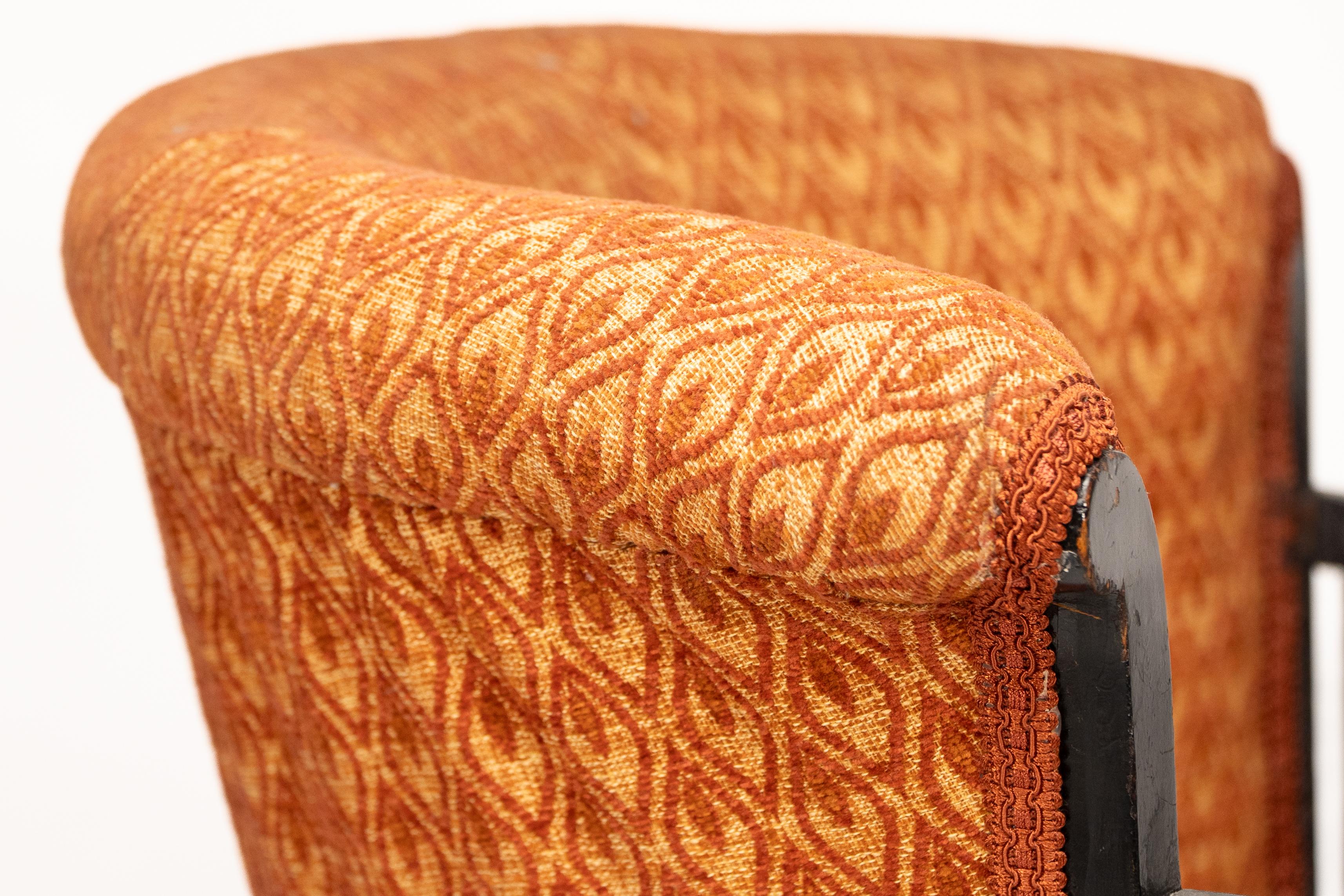 E W Godwin attri. Un sillón circular anglojaponés con brazos en forma de abanico Fines del siglo XIX en venta