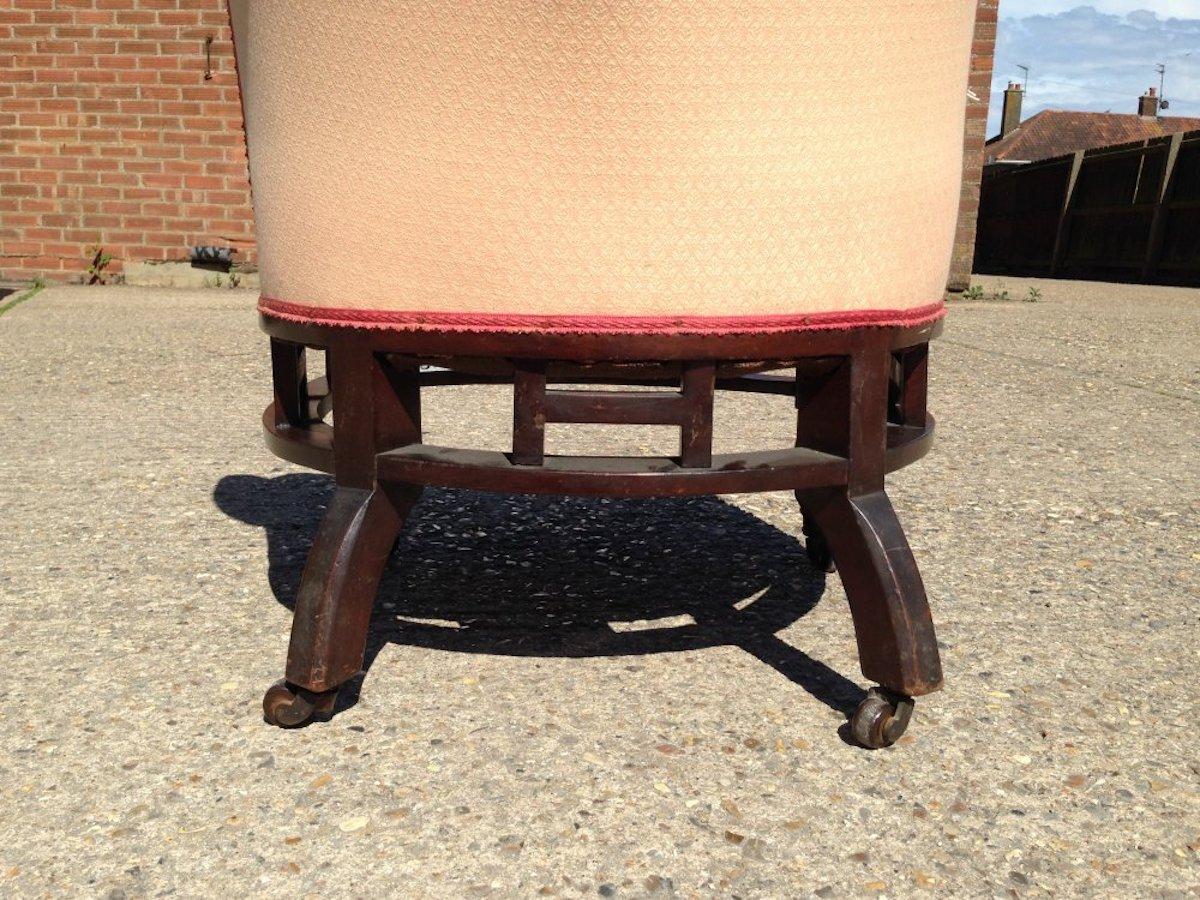 Ein anglo-japanischer runder Sessel mit fächerförmigen Armlehnen von W Godwin, zugeschrieben im Zustand „Gut“ im Angebot in London, GB