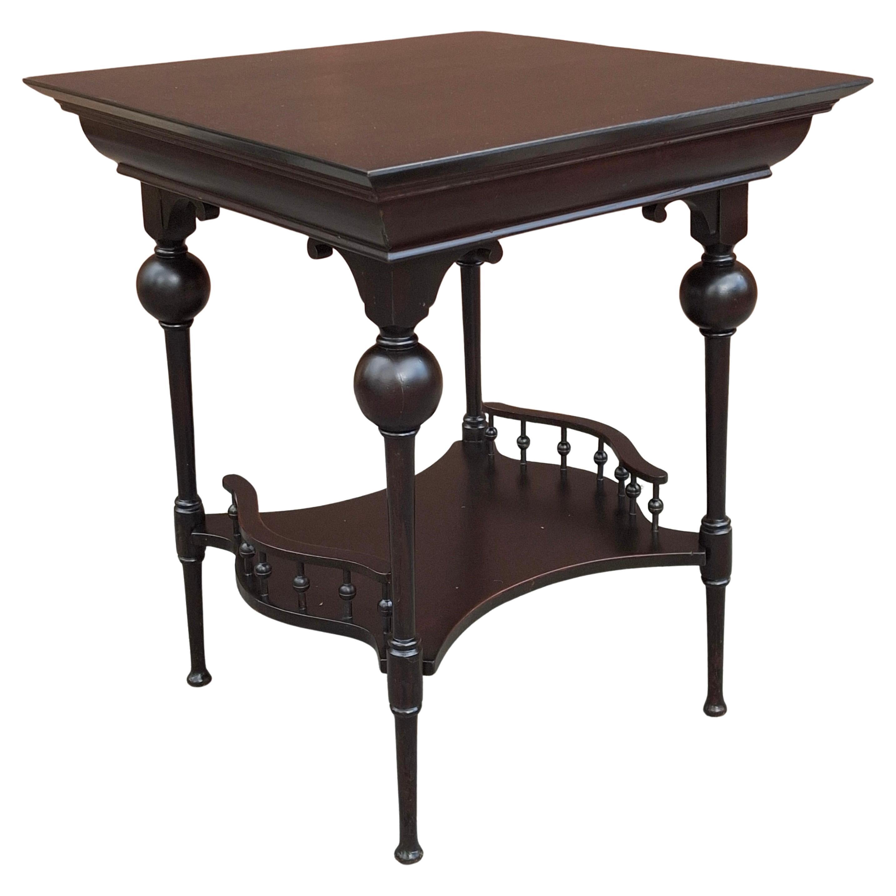 Table d'appoint en acajou Aesthetic Movement attribuée à E W Godwin, vers 1860 en vente