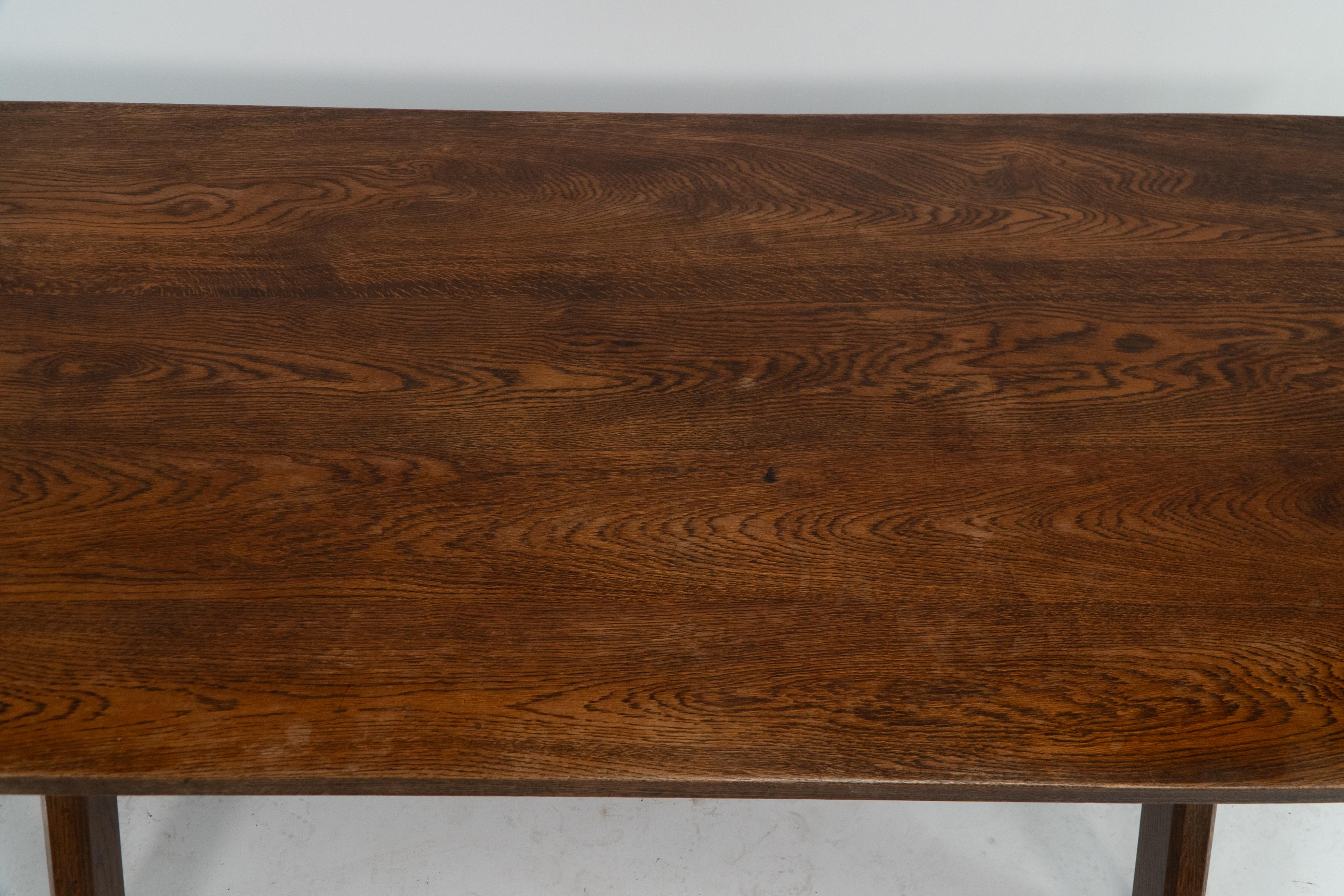E W Godwin for Northampton town hall. A Gothic Revival oak refectory table In Good Condition For Sale In London, GB