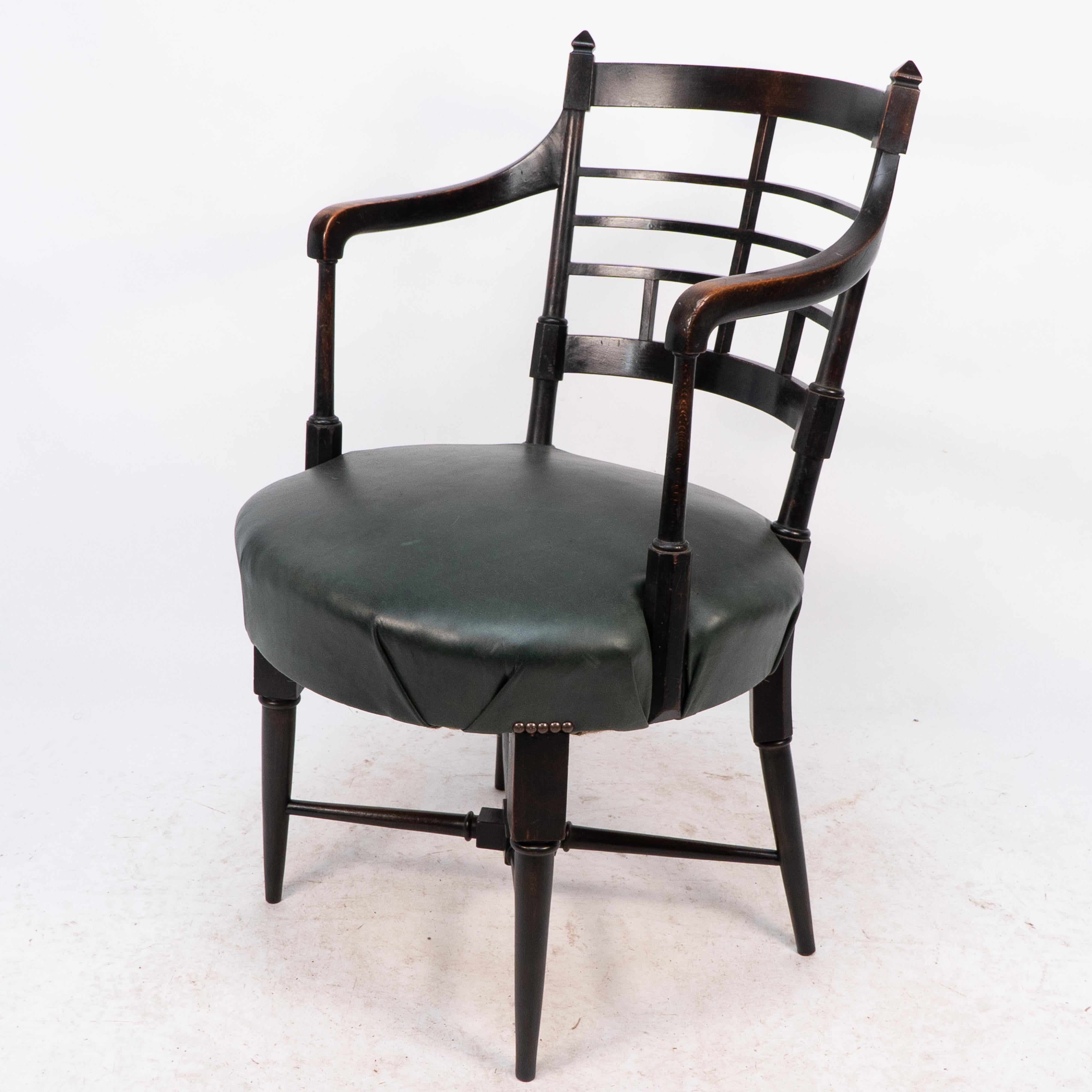 Anglo-giapponese E W Godwin per William Watts. Una poltrona anglo-giapponese in stile antico o giacobino in vendita