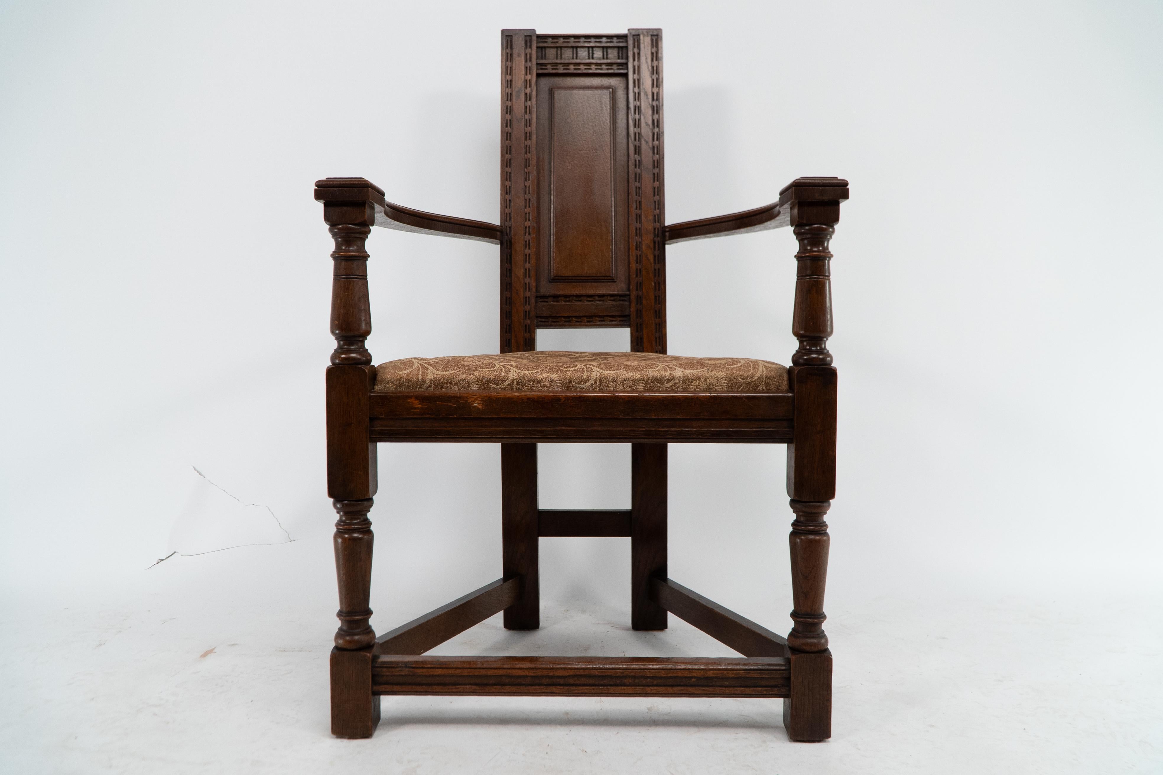 E.W. Godwin fabricado por William Watt. Un sillón Shakespeare de roble. Este sillón formaba parte del conjunto de comedor Shakespeare de estilo isabelino-renacentista que Godwin diseñó para William Watt, ilustrado en el Building News del 11 de