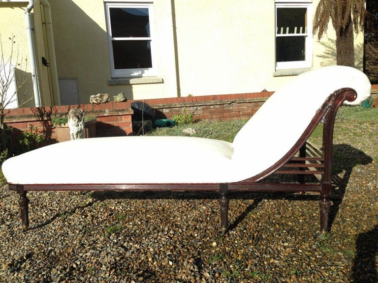 E W Godwin, Collinson & Lock An Anglo-Japanese Rosewood Chaise Lounge or Day Bed In Good Condition For Sale In London, GB