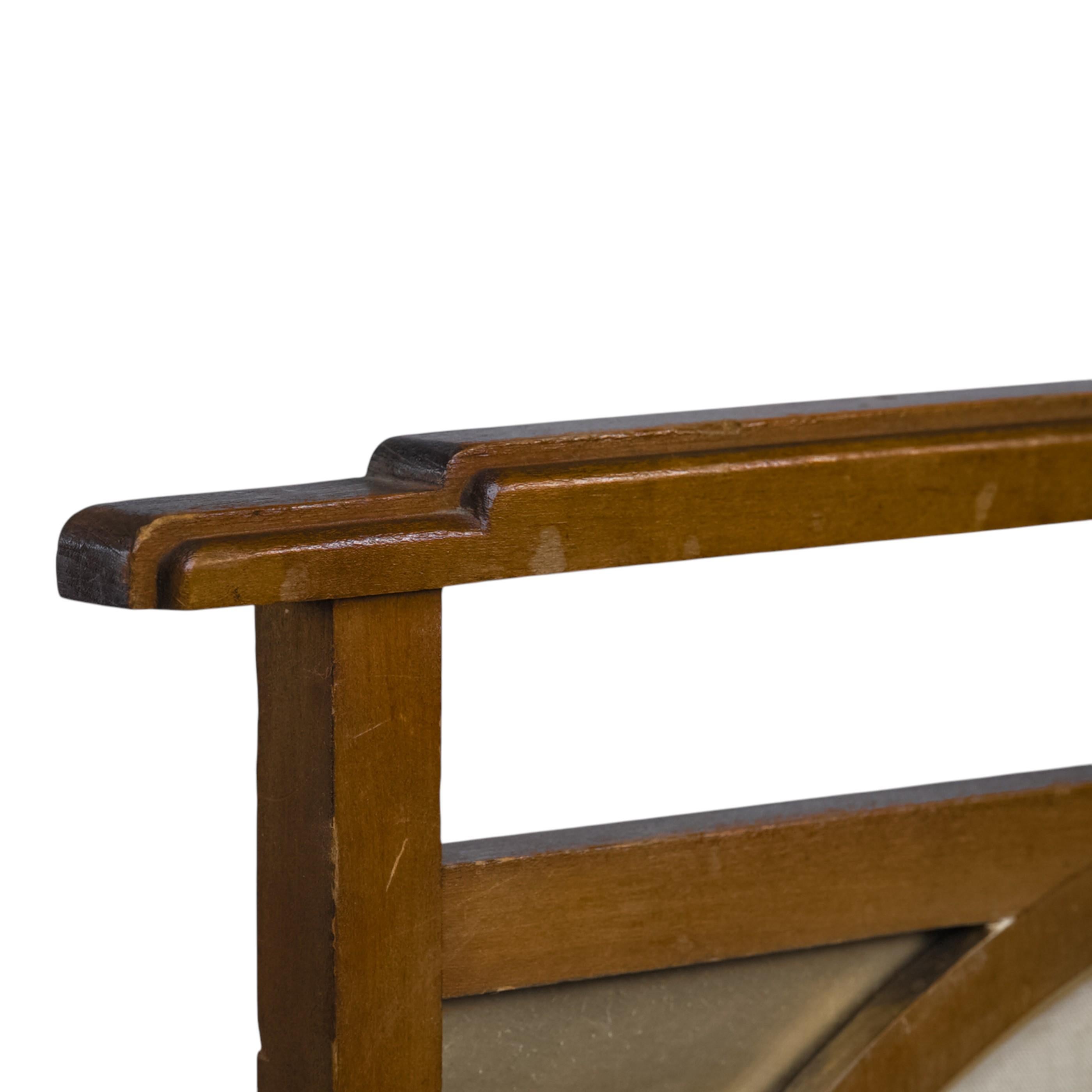 Stile E W Godwin. Un parafuoco anglo-giapponese con un ricamo in seta giapponese. in vendita 5