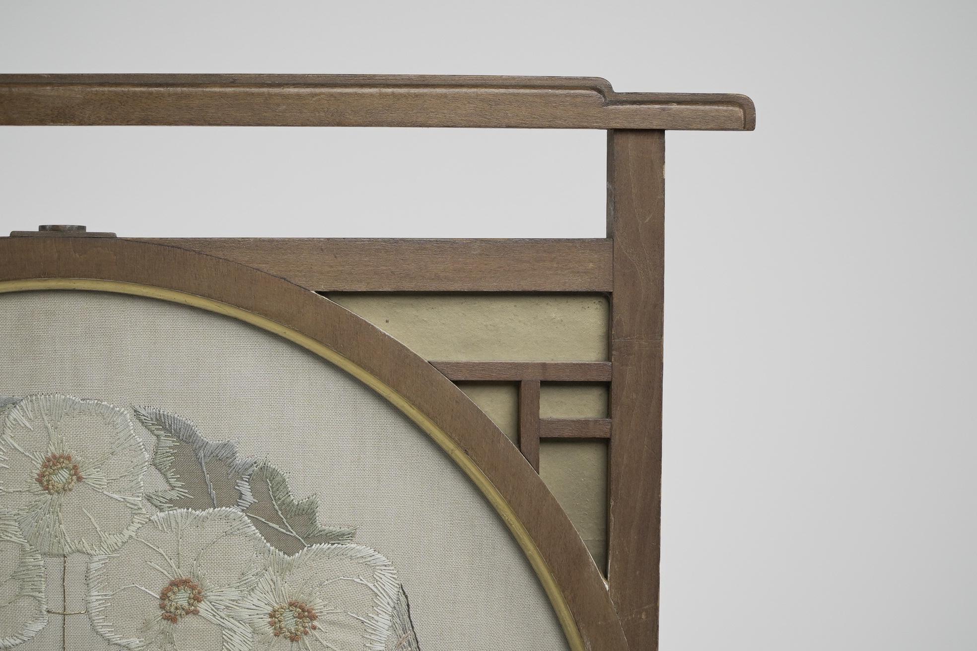 E W Godwin style. An Anglo-Japanese fire screen with a Japanese silk embroidery. In Good Condition For Sale In London, GB