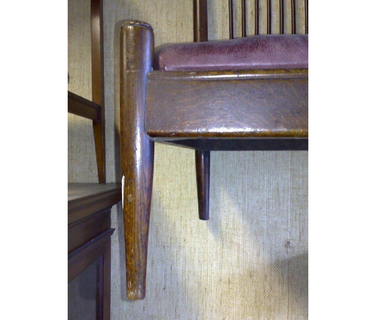 E W Godwin Stil eines Aesthetic Movement Eichenholzstuhls mit hoher Rückenlehne und niedriger Sitzfläche (Handgefertigt) im Angebot