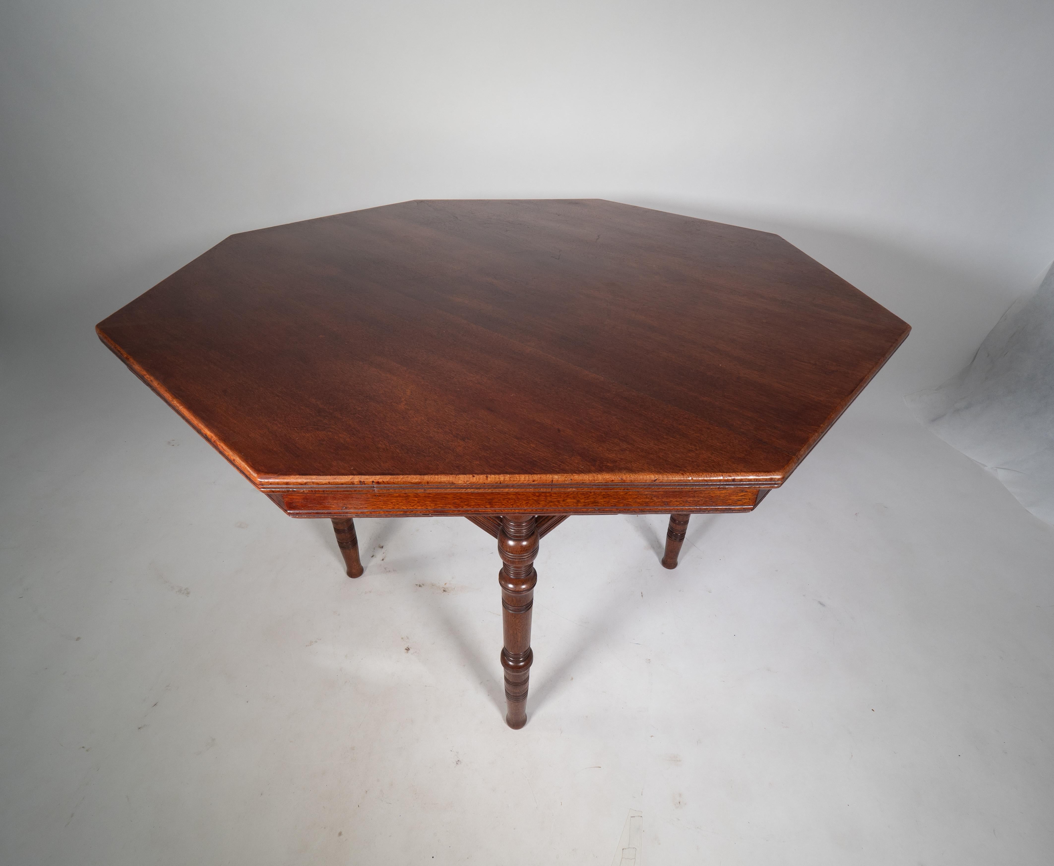 E W Godwin attributed. An Aesthetic Movement Walnut octagonal centre table In Good Condition For Sale In London, GB