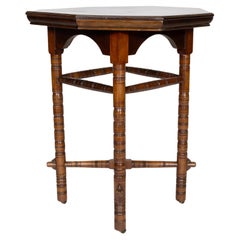 E W Godwin (style de). Table octogonale en noyer de l'Aesthetic Movement