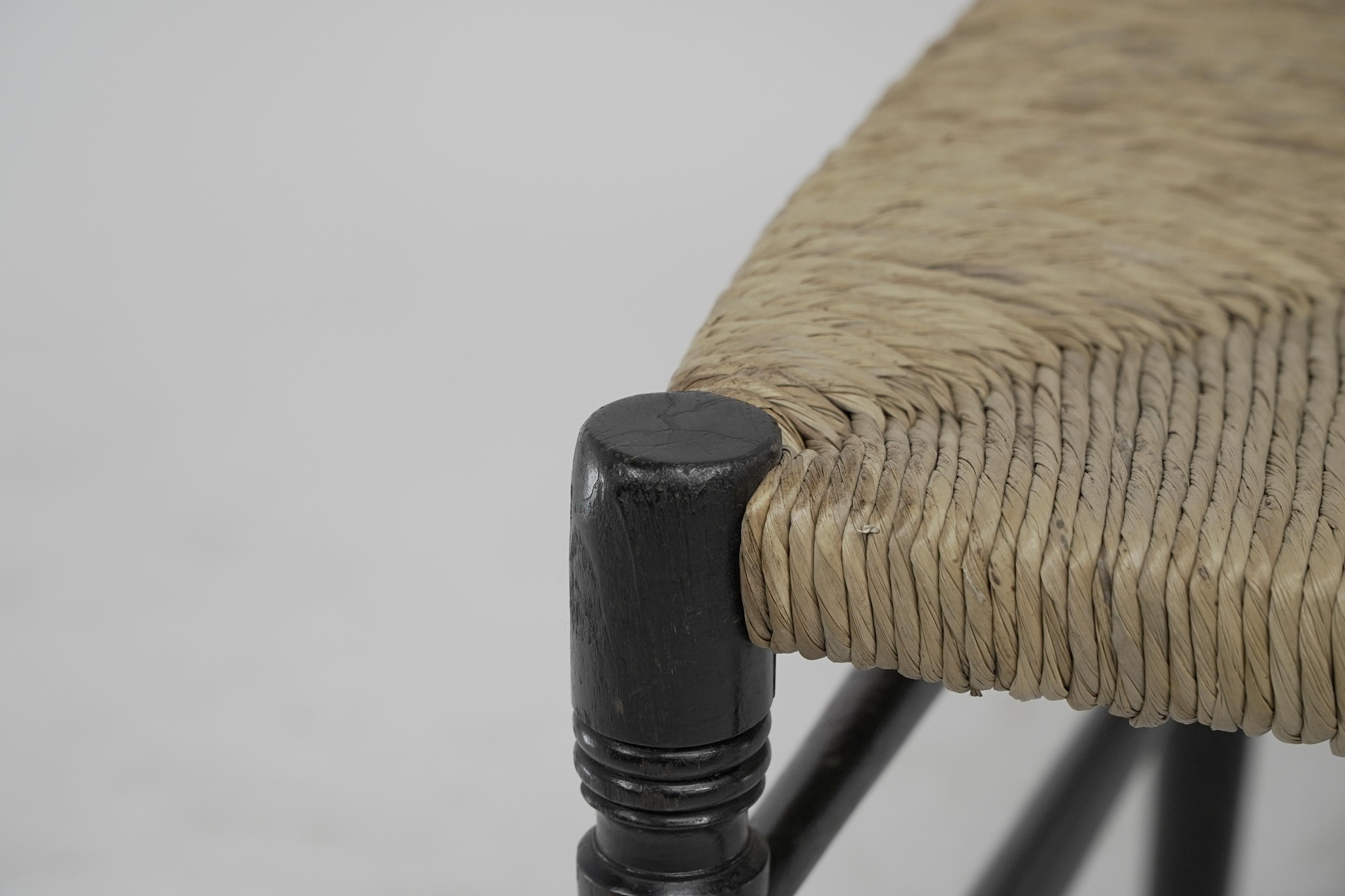 E W Godwin (estilo de). Una silla auxiliar anglo-japonesa ebonizada en venta 4