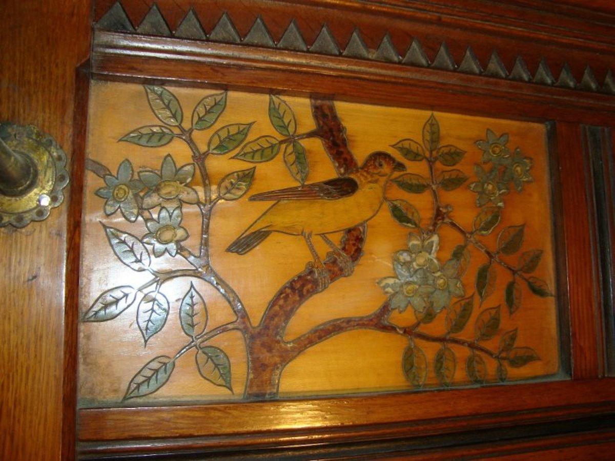 Anglo-giapponese E W Godwin Style of, Leggio in quercia anglo-giapponese con uccelli canterini in fiore in vendita