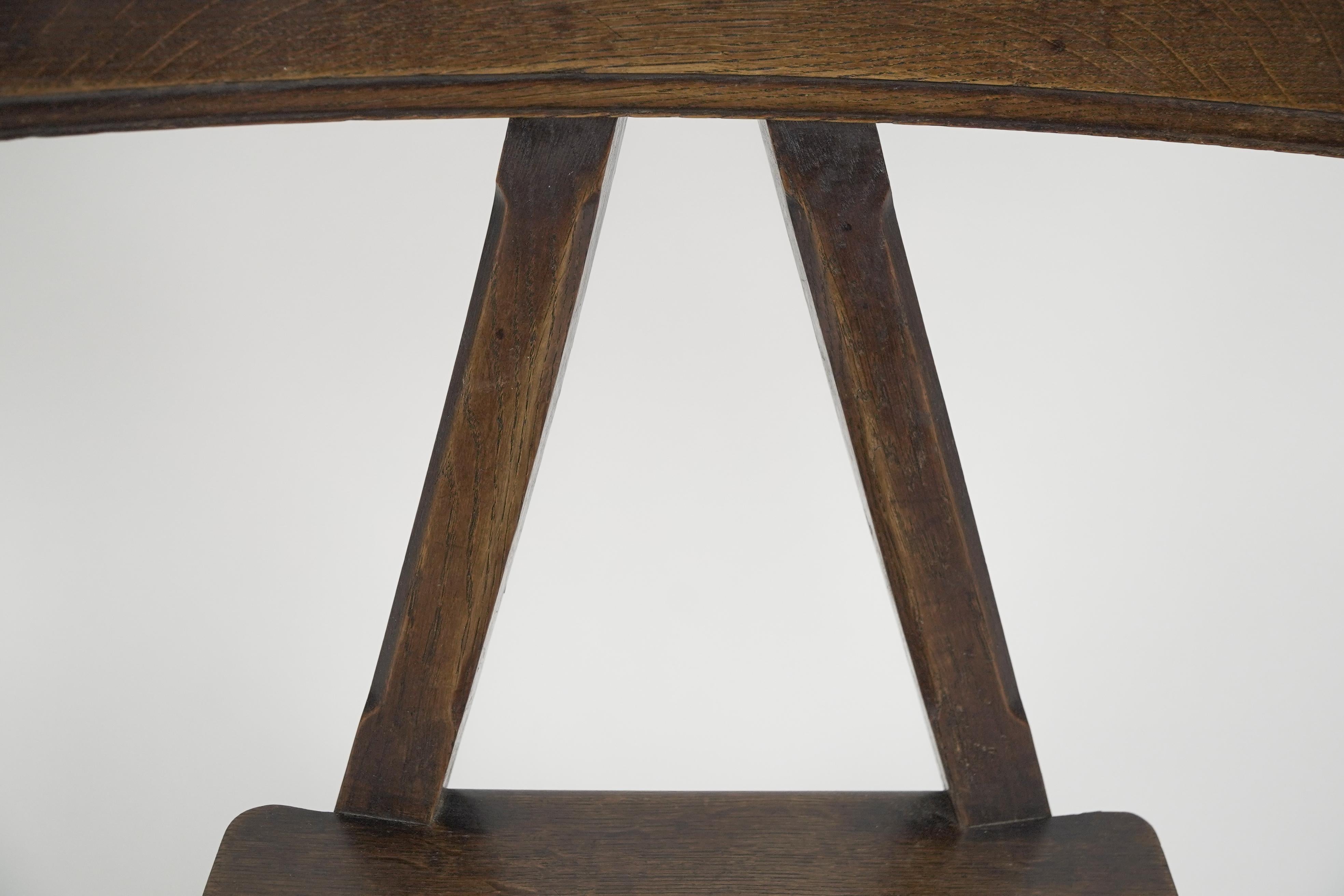 E W Pugin. Chaise en chêne de style Designer Revival conçue pour l'hôtel Granville à Ramsgate. en vente 3