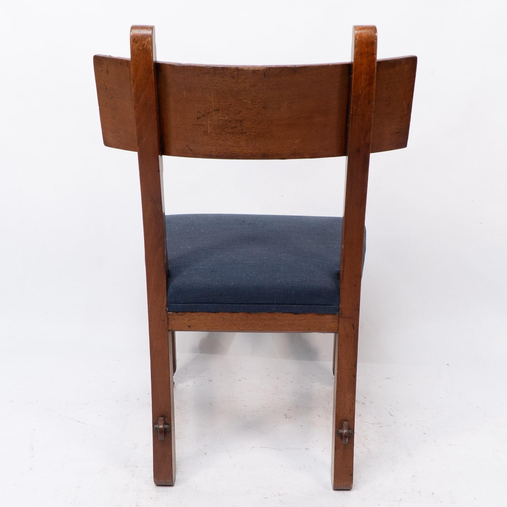 E W Pugin. A walnut side chair with curvaceous back rest with oak pegs For Sale 8