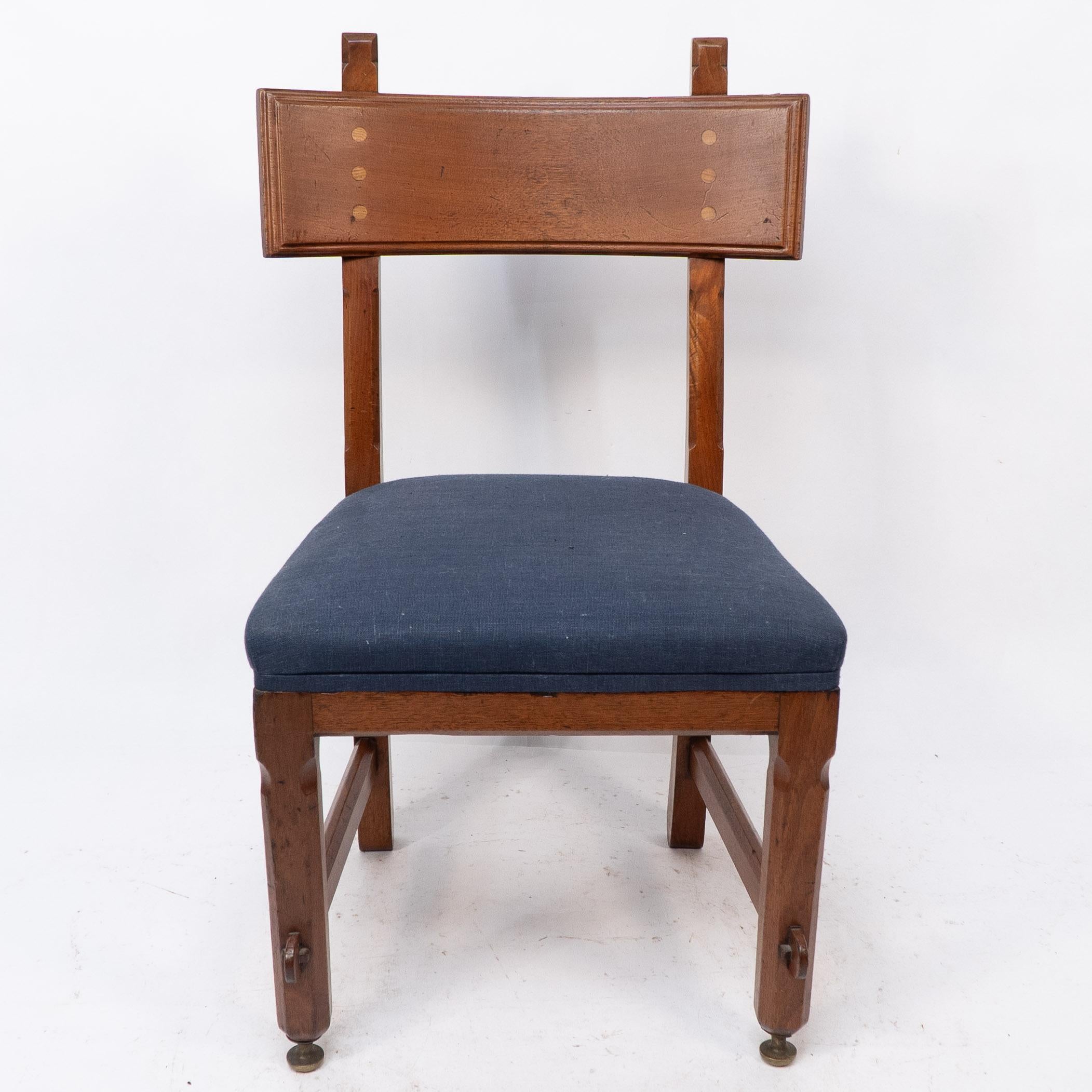 Edward William Pugin. A walnut side chair of slightly smaller proportions with curvaceous back rest, oak pegs and through tenon joints with pegged ends. Stood on brass mushroom shoes to the front legs.