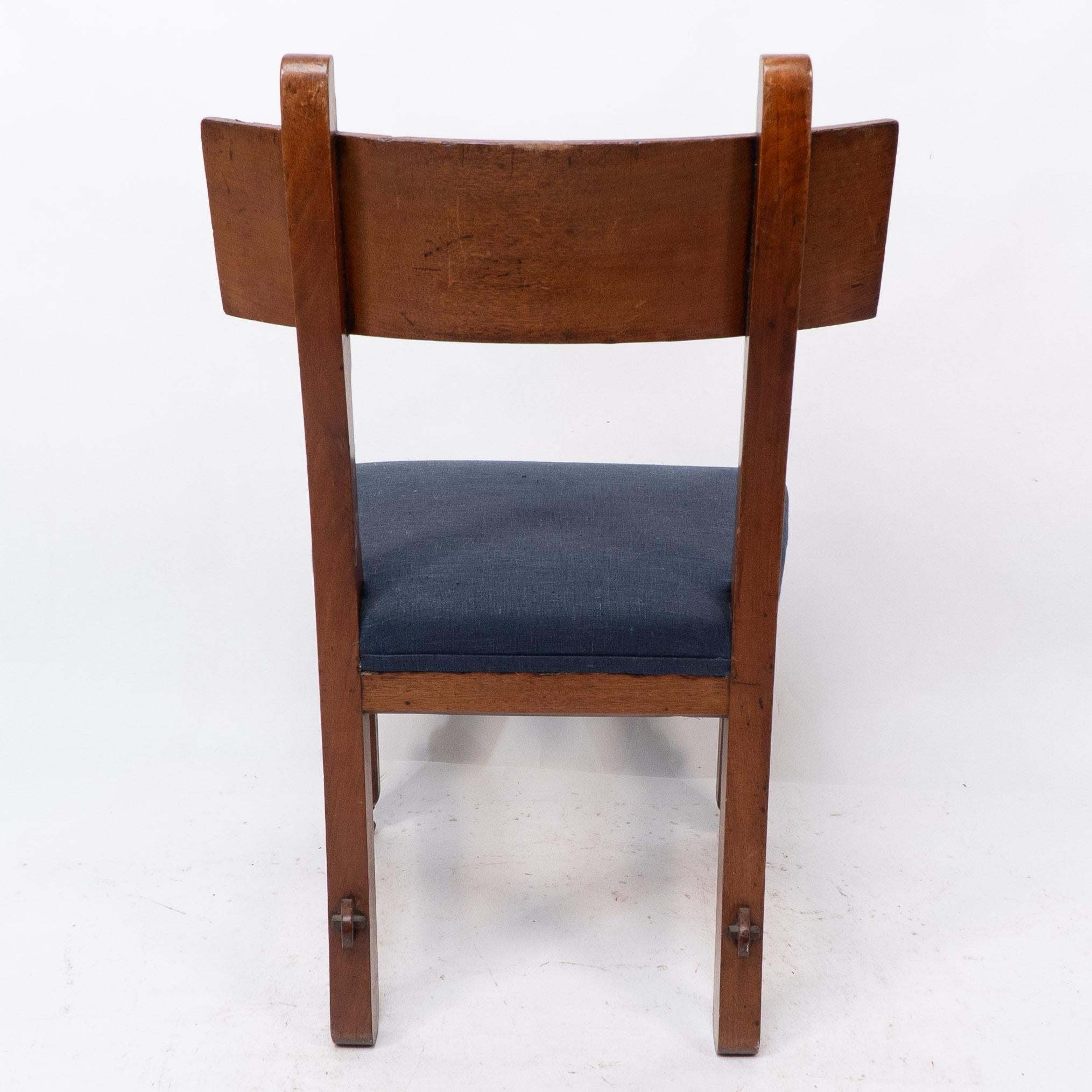 E W Pugin. A walnut side chair with curvaceous back rest with oak pegs For Sale 12
