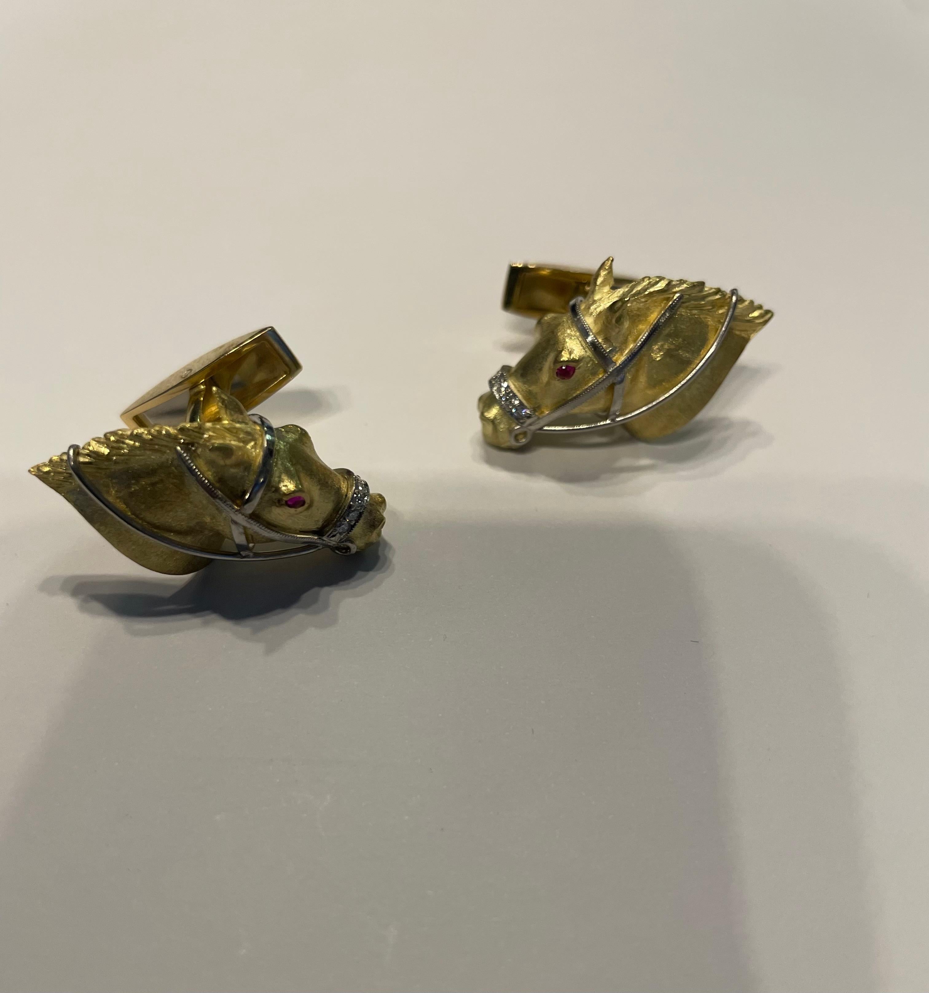 Gemelli a testa di cavallo in oro giallo 18 carati fatti a mano da E. Wolfe & Company In condizioni Nuovo in vendita a London, GB