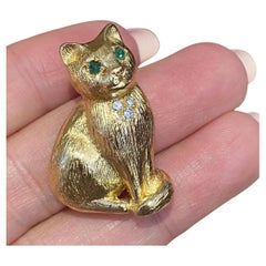 E. Wolfe Cat Brooch with Emeralds and Diamonds in 18k Yellow Gold
