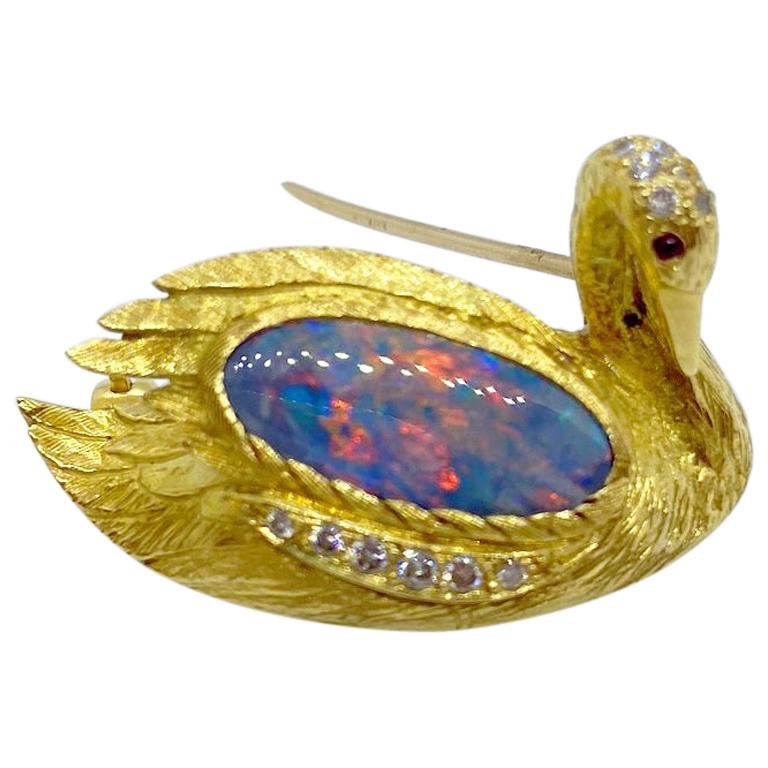 E. Wolfe & Co. 18 Karat Yellow Gold Swan Brooch with 2.60 Carat Opal Center