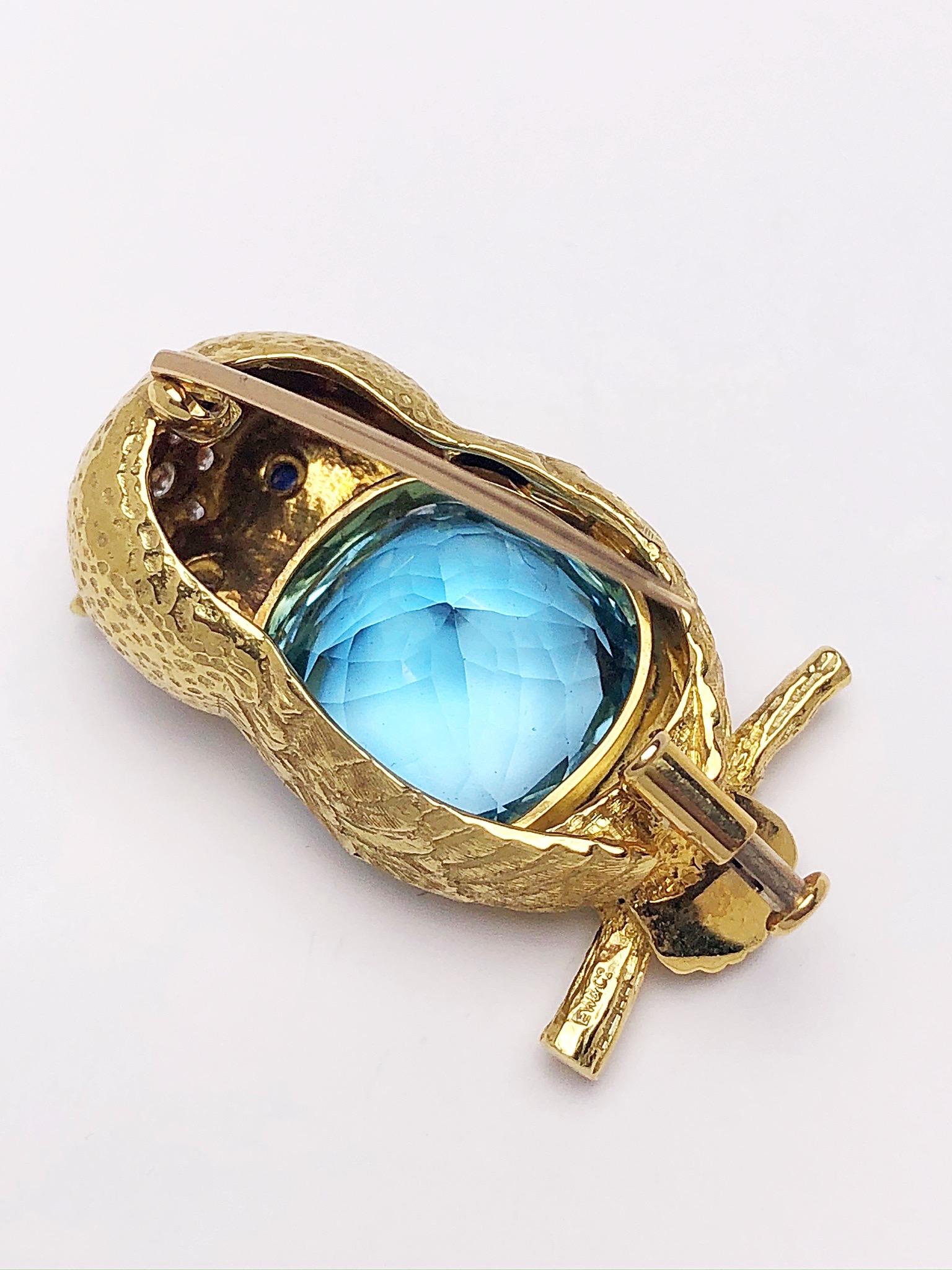 E. Wolfe & Co. 18 Karat Yellow Gold and 17.86 Carat Blue Topaz Owl Brooch In New Condition In New York, NY