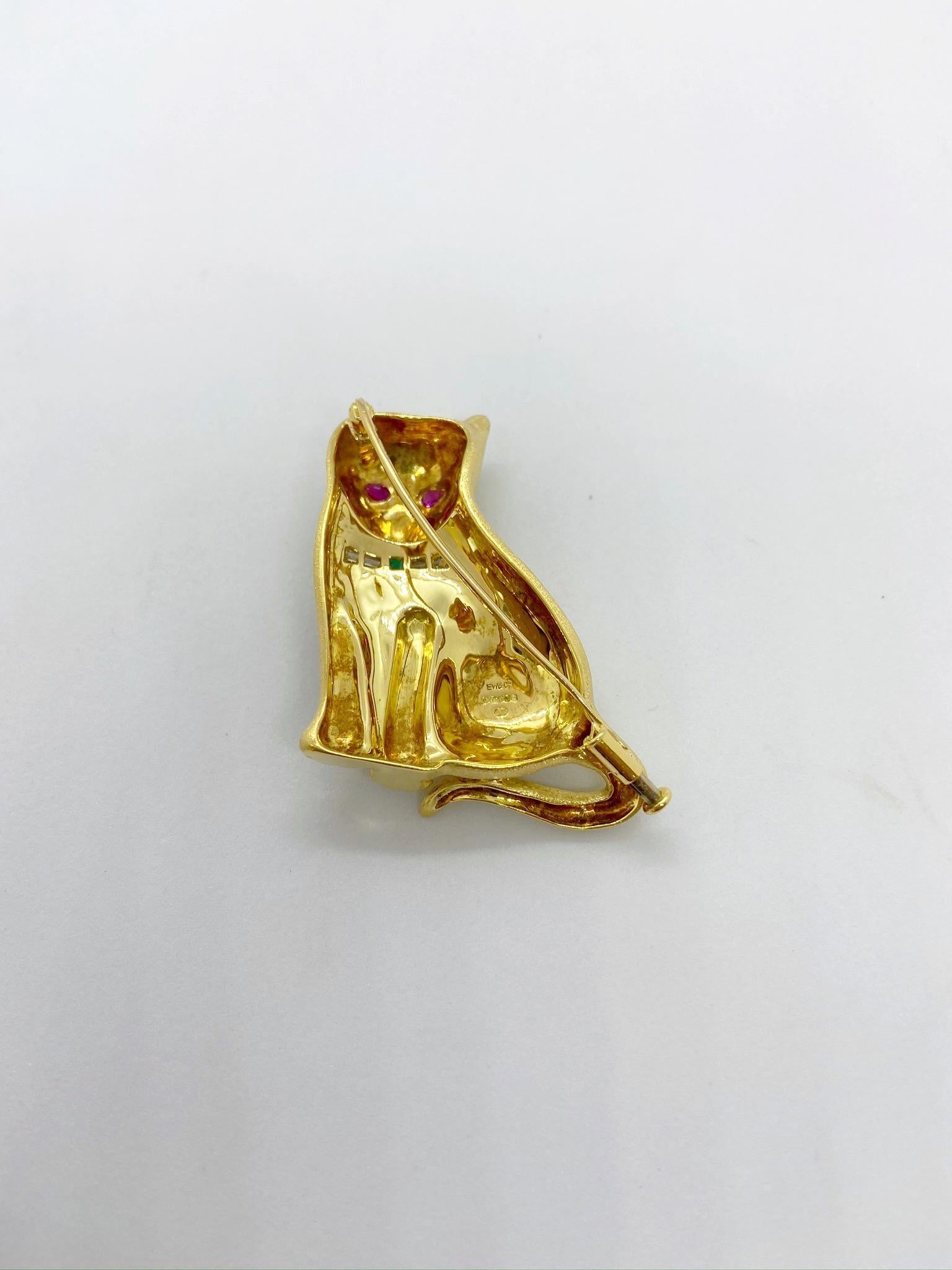 Retro E. Wolfe & Co. 18 Karat Yellow Gold Cat Brooch with Diamond, Emerald and Ruby