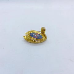 E. Wolfe & Co. 18 Karat Yellow Gold Swan Brooch with 2.60 Carat Opal Center